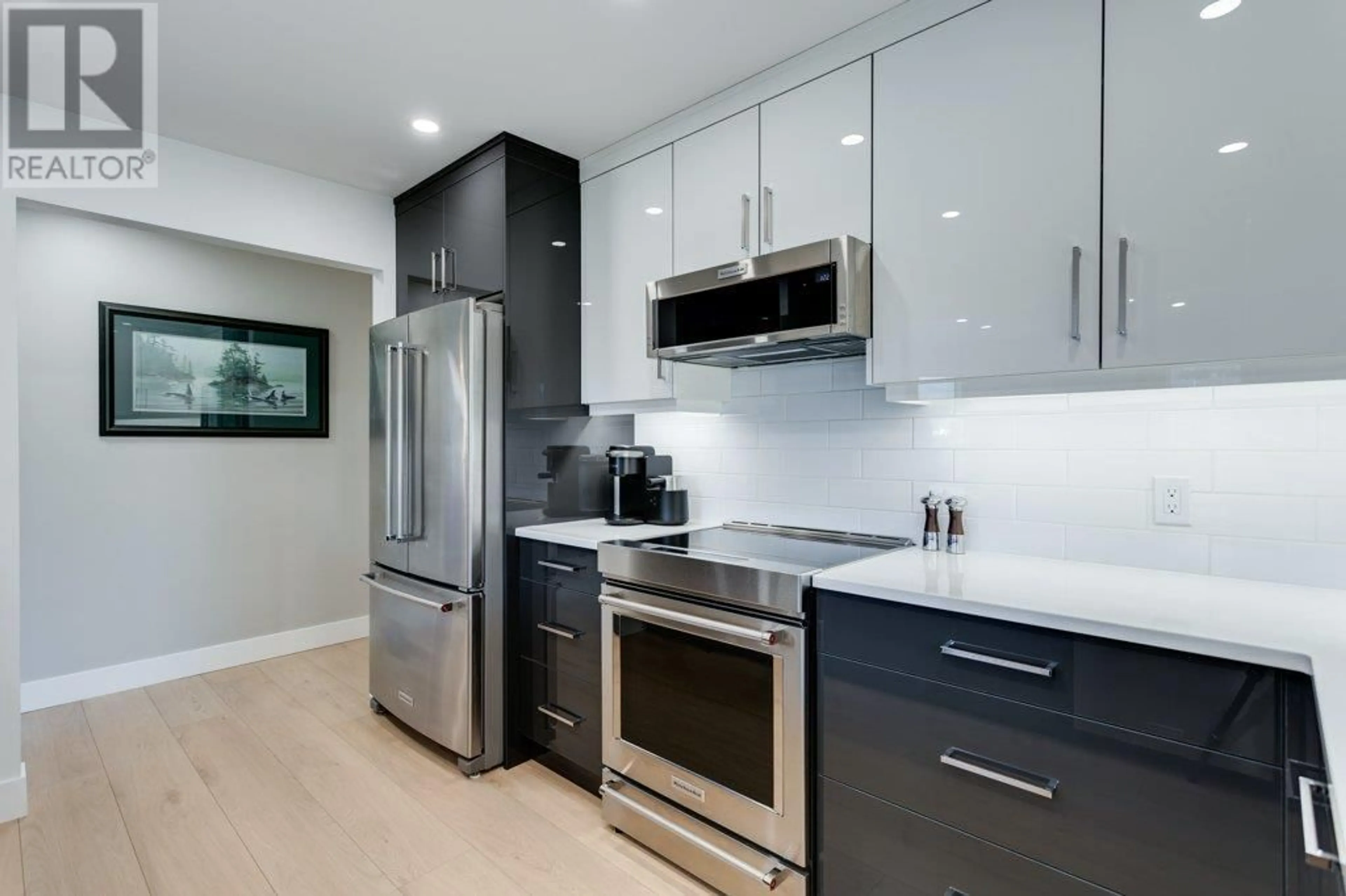 Contemporary kitchen, unknown for 309 - 1385 BERTRAM STREET, Kelowna British Columbia V1Y2E9