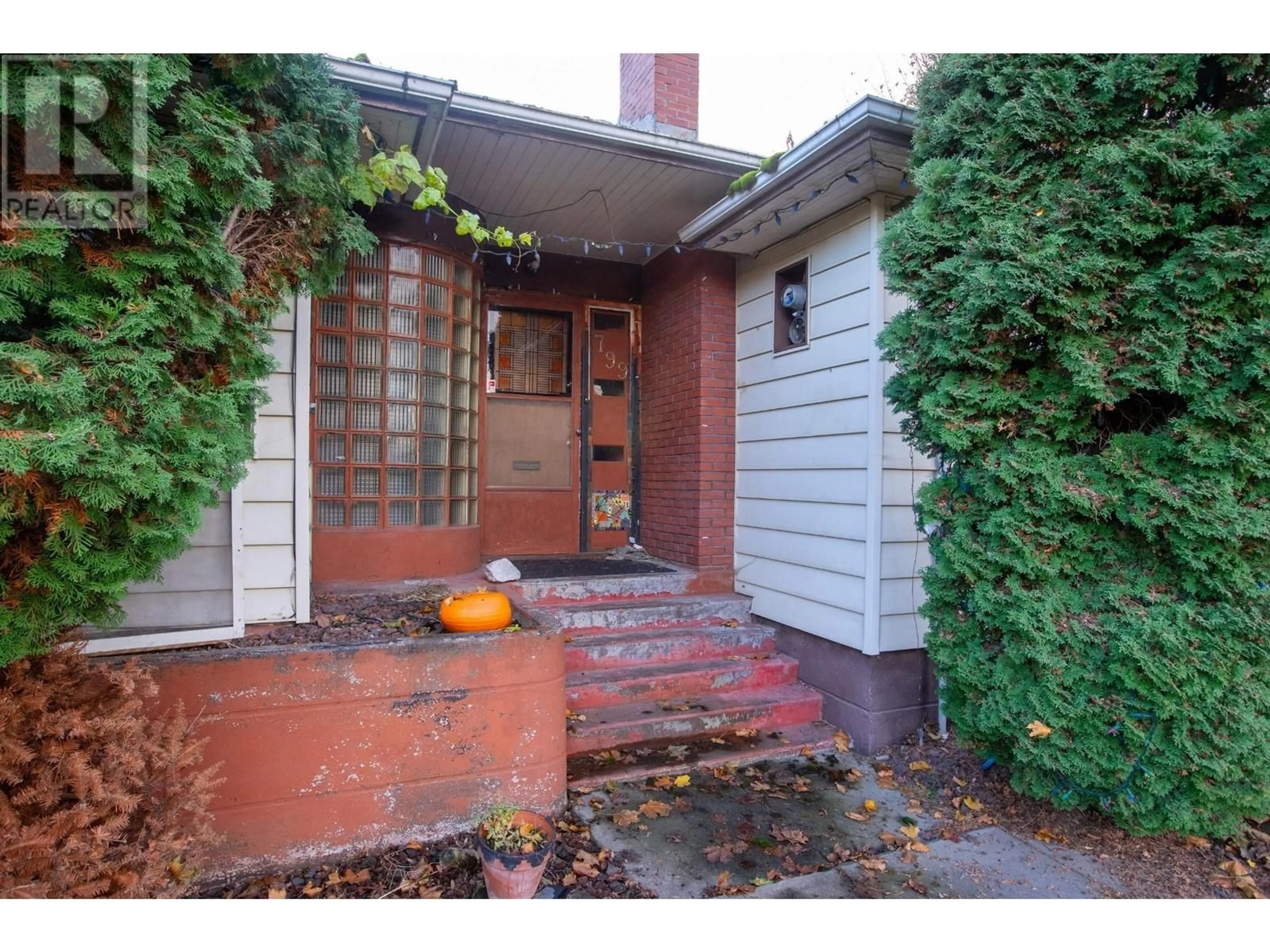 Indoor entryway for 799 SUTHERLAND AVENUE, Kelowna British Columbia V1Y5X4