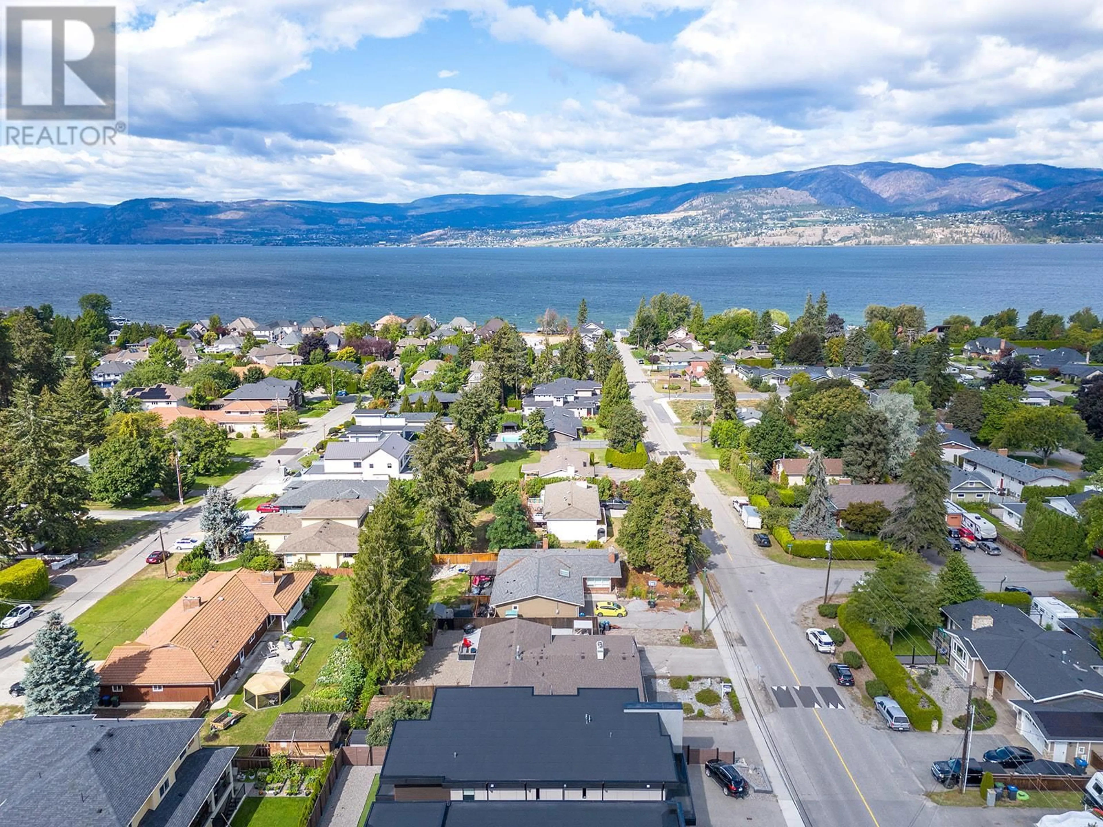 A pic from outside/outdoor area/front of a property/back of a property/a pic from drone, water/lake/river/ocean view for 475 - 479 Eldorado Road, Kelowna British Columbia V1W1G7