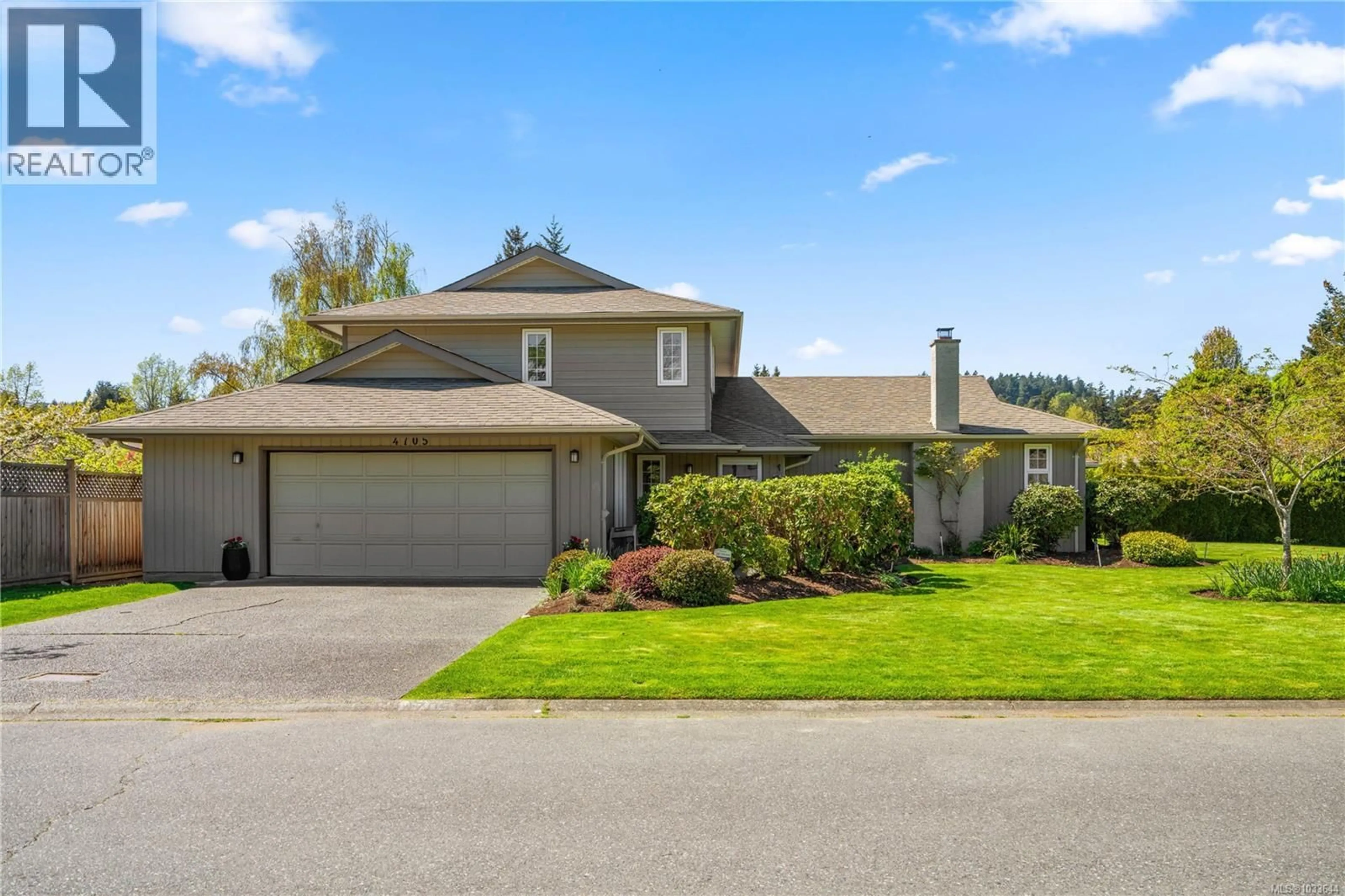 Home with vinyl exterior material, unknown for 4705 SUNNYMEAD WAY, Saanich British Columbia V8Y2Z9