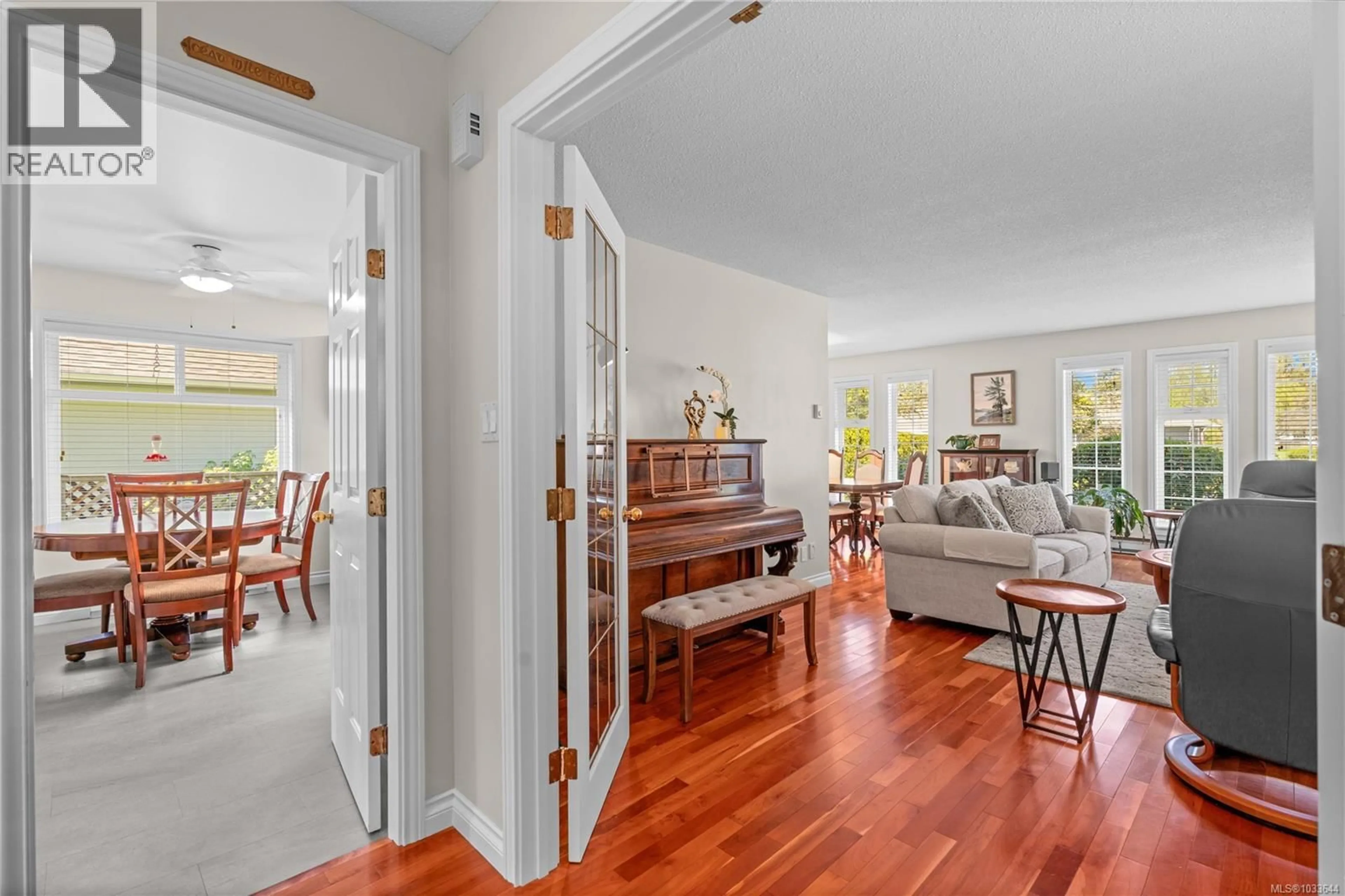 Unknown for 4705 SUNNYMEAD WAY, Saanich British Columbia V8Y2Z9