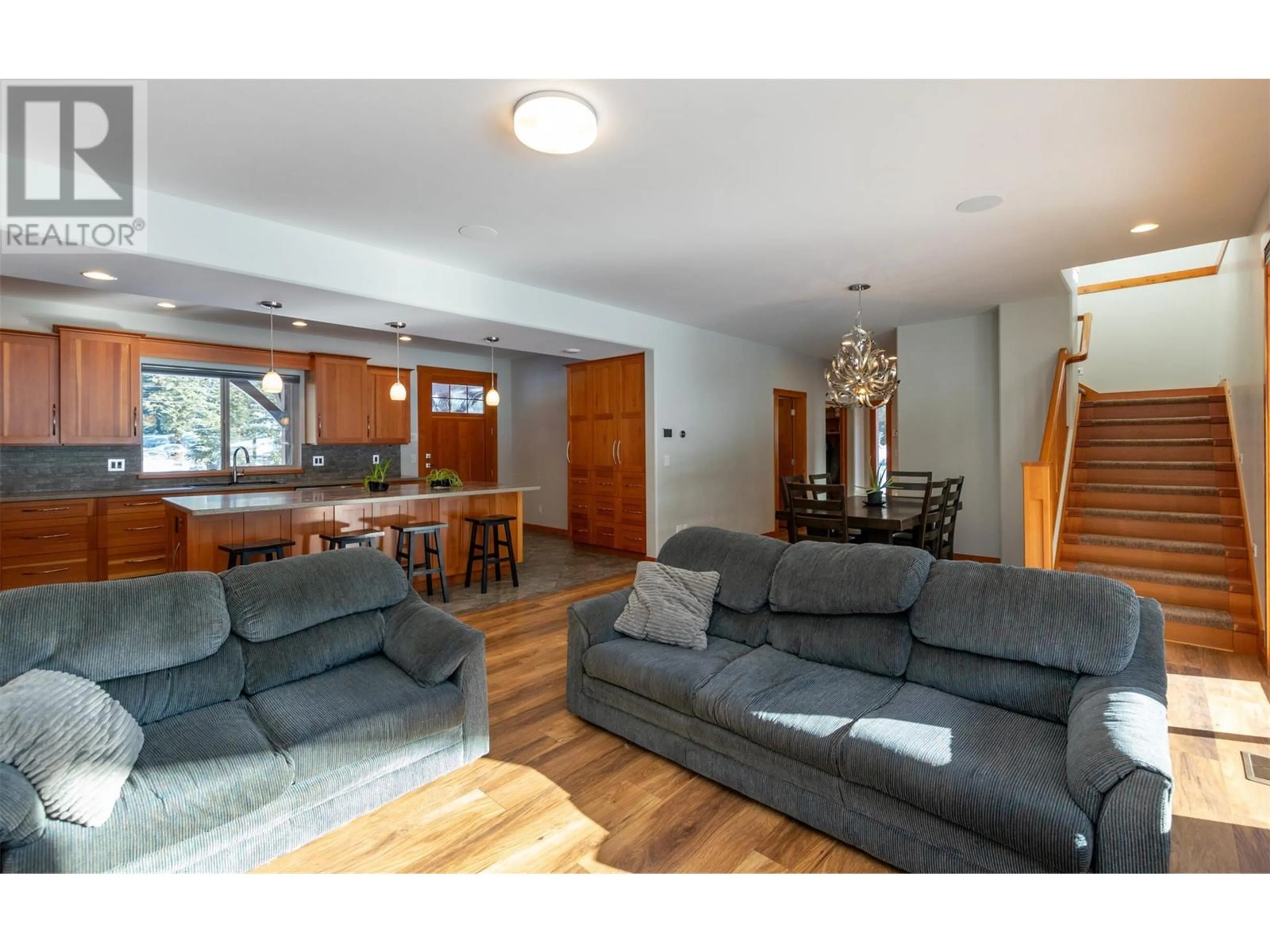 Living room with furniture, wood/laminate floor for 1690 20 AVENUE SOUTHEAST, Salmon Arm British Columbia V1E2M9