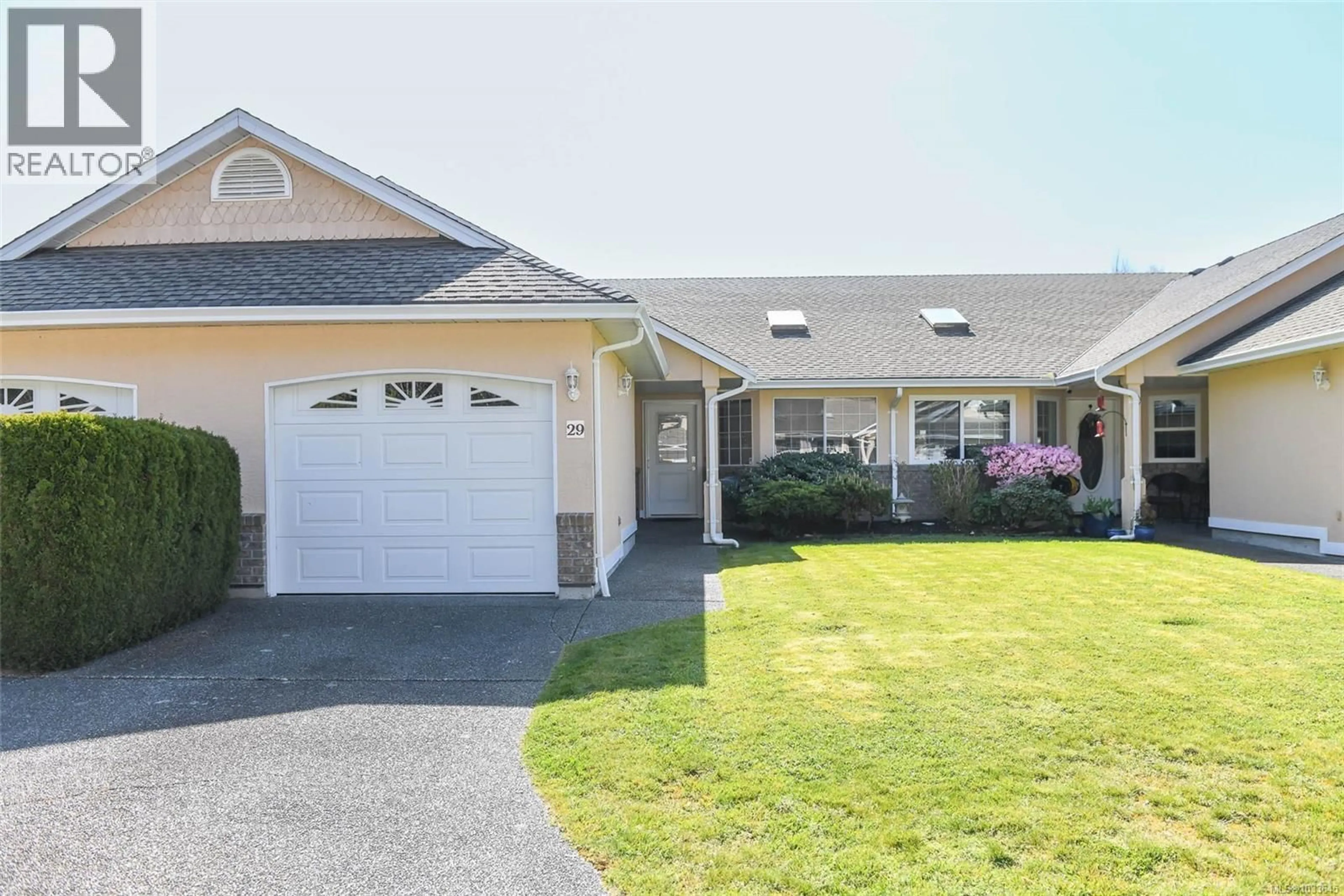 Home with vinyl exterior material, street for 29 - 20 ANDERTON AVENUE, Courtenay British Columbia V9N2G8