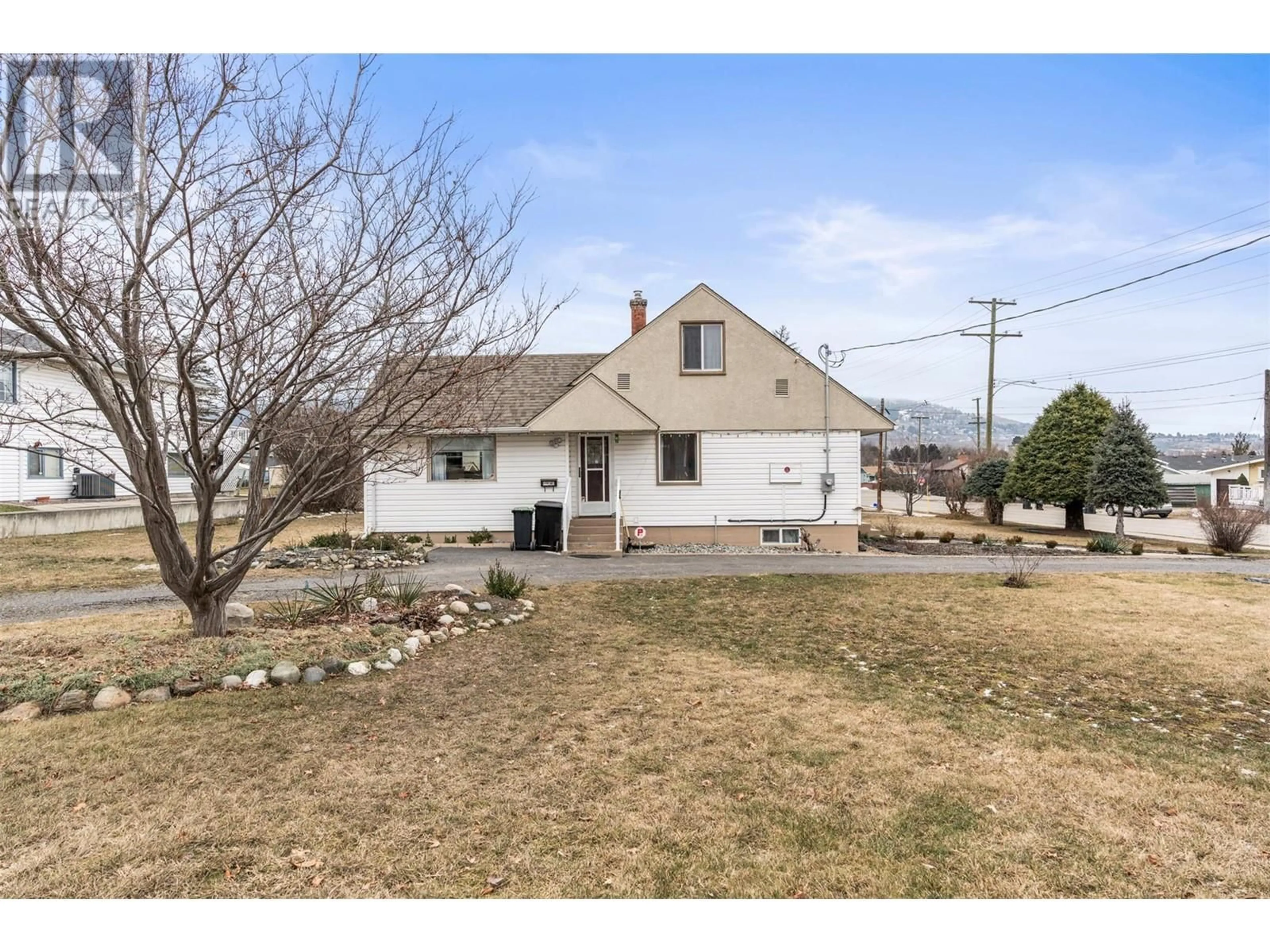 A pic from outside/outdoor area/front of a property/back of a property/a pic from drone, street for 1503 25TH AVENUE, Vernon British Columbia V1T1M6