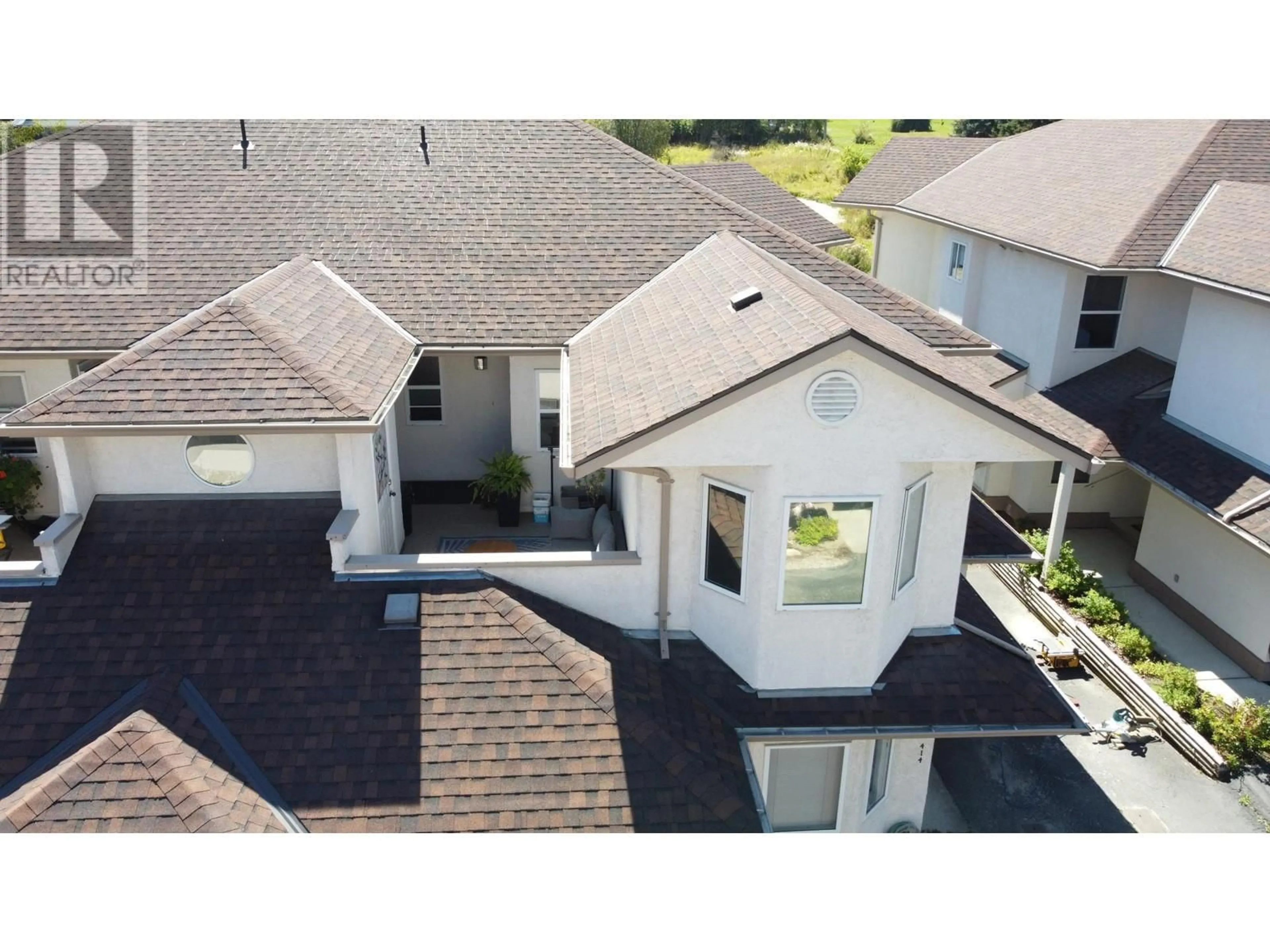 A pic from outside/outdoor area/front of a property/back of a property/a pic from drone, street for 416 BEASLEY  W Crescent, Nelson British Columbia V1L5Y4