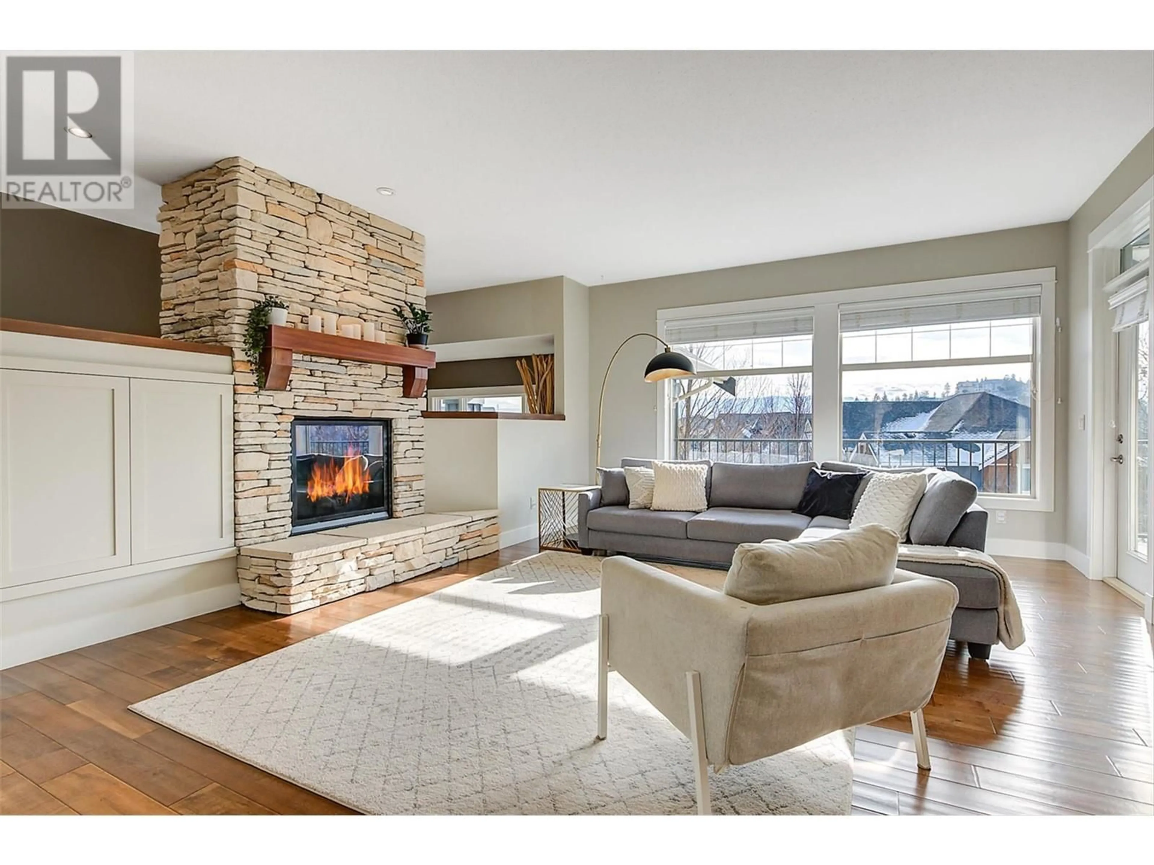Living room with furniture, unknown for 1940 BEGBIE ROAD, Kelowna British Columbia V1V2X3
