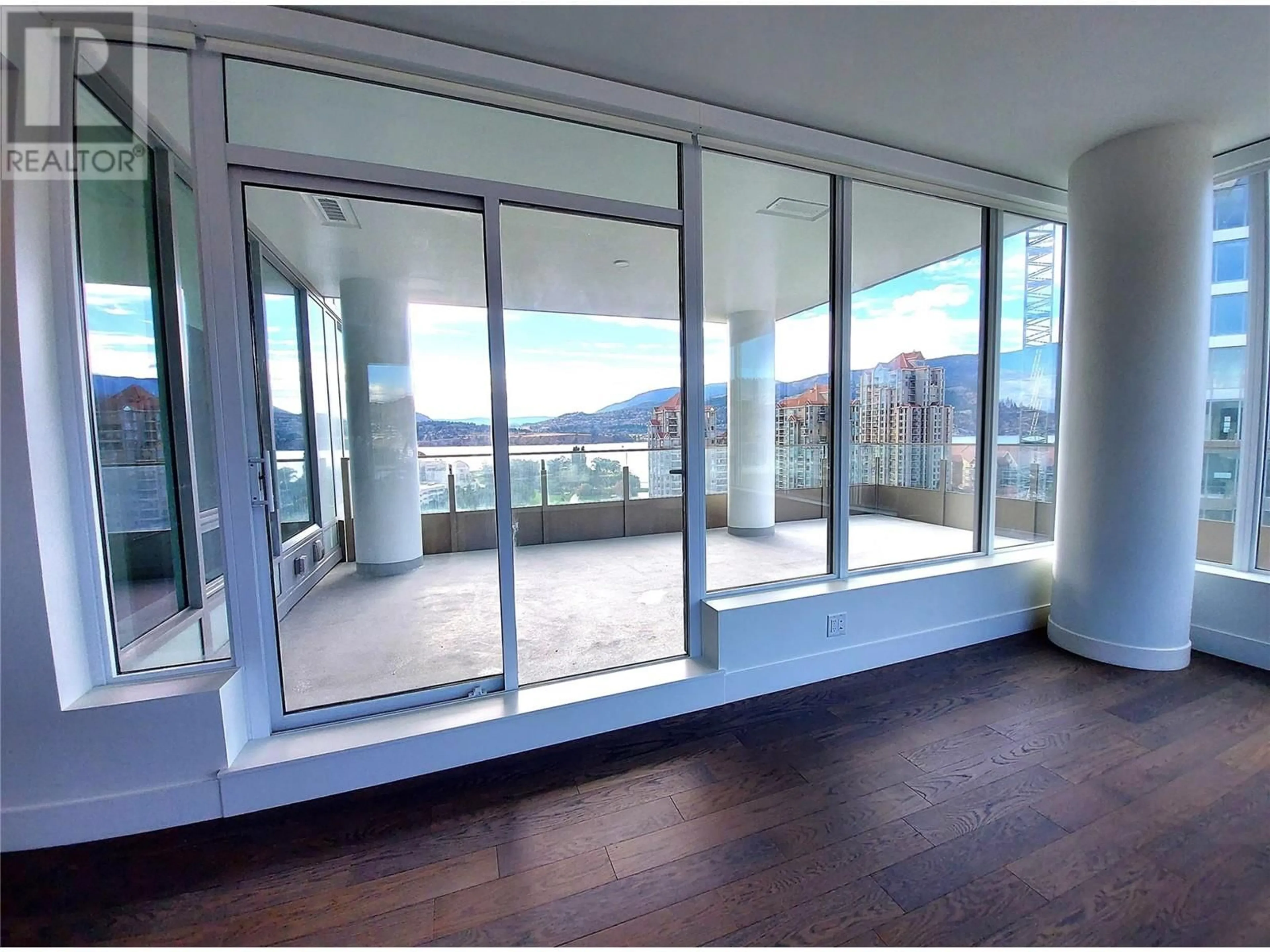 Indoor foyer for 1191 Sunset Drive Unit# 1106, Kelowna British Columbia V1Y0J4