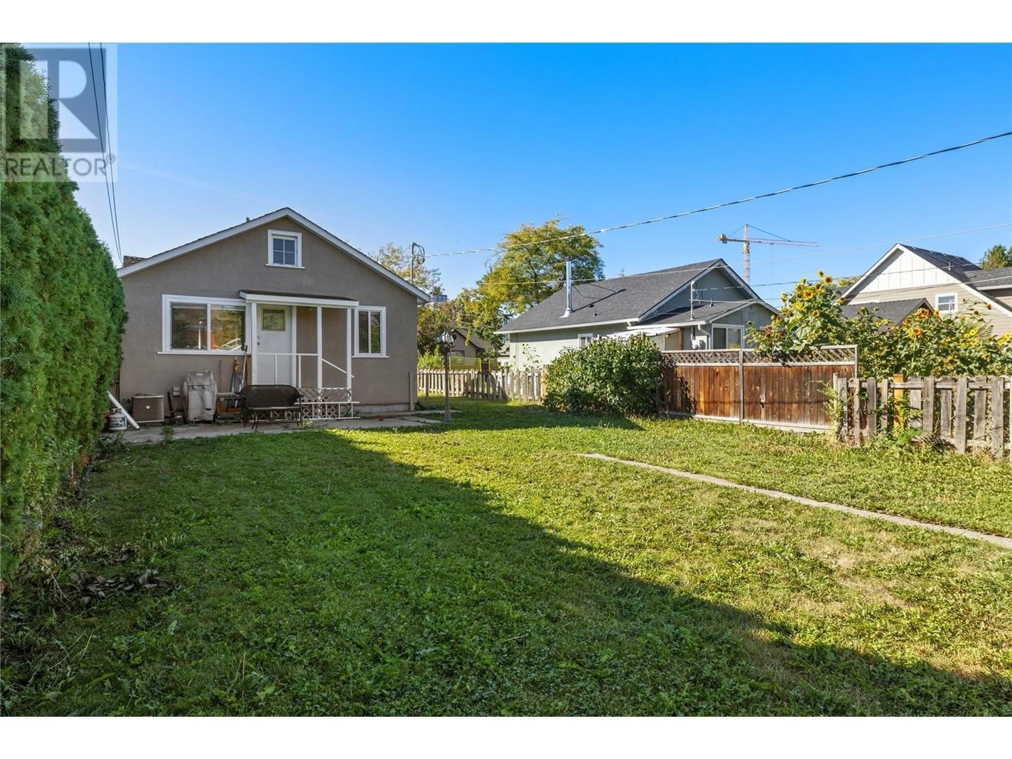 A pic from outside/outdoor area/front of a property/back of a property/a pic from drone, street for 780 Coronation Avenue, Kelowna British Columbia V1Y7A3