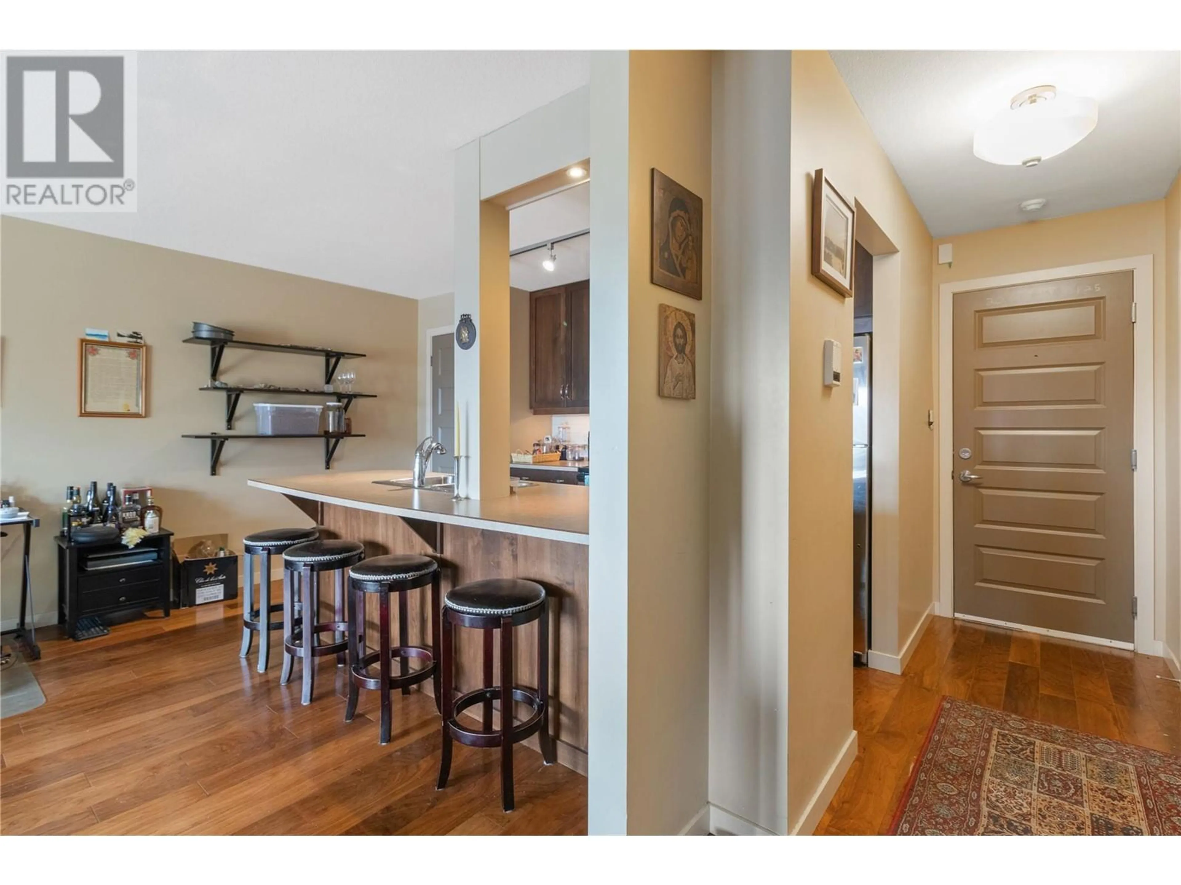 Indoor entryway for 304 - 1777 WATER STREET, Kelowna British Columbia V1Y1K4