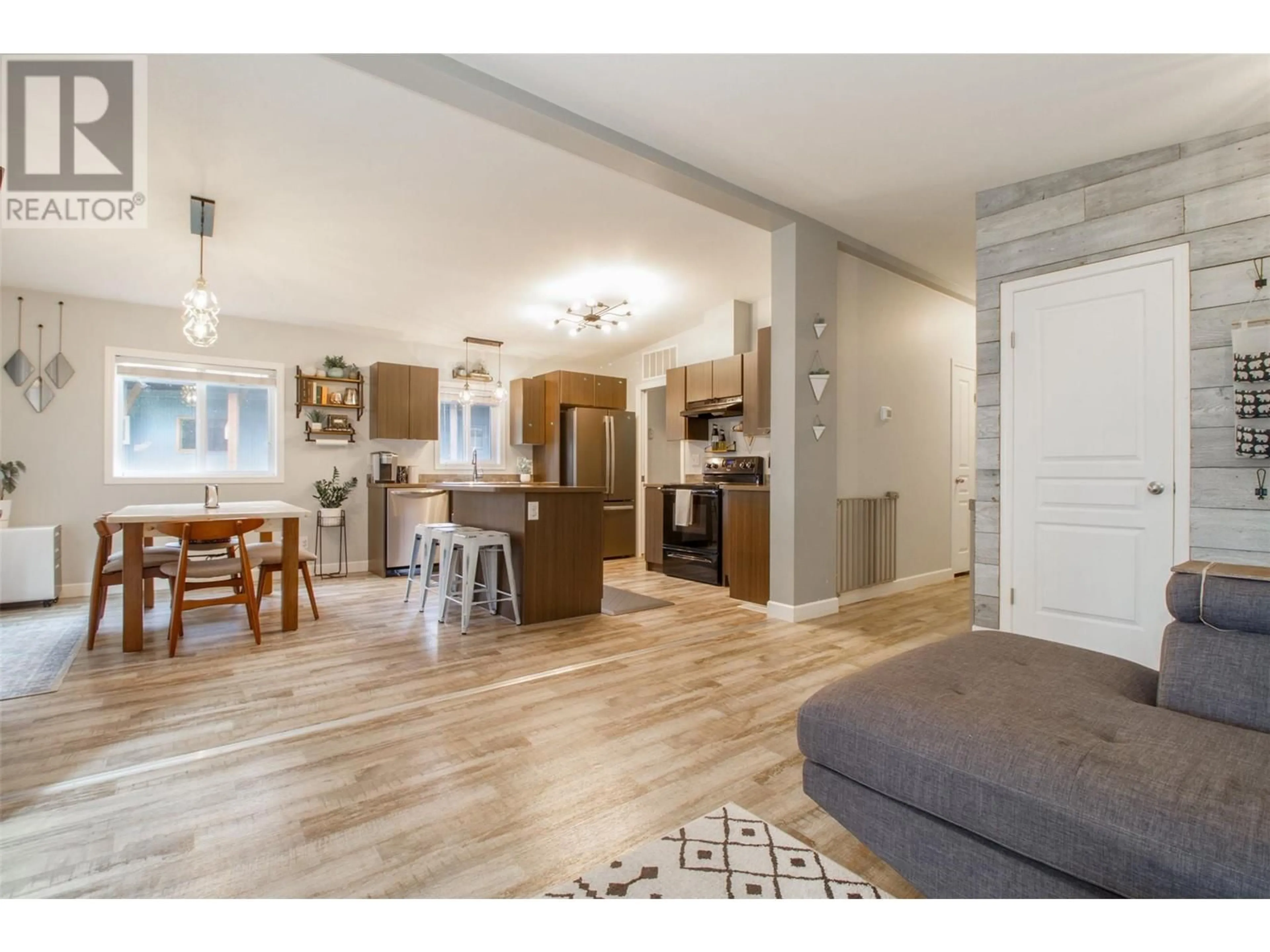 Open concept kitchen, wood/laminate floor for 7 Johnson Way, Revelstoke British Columbia V0E2S1