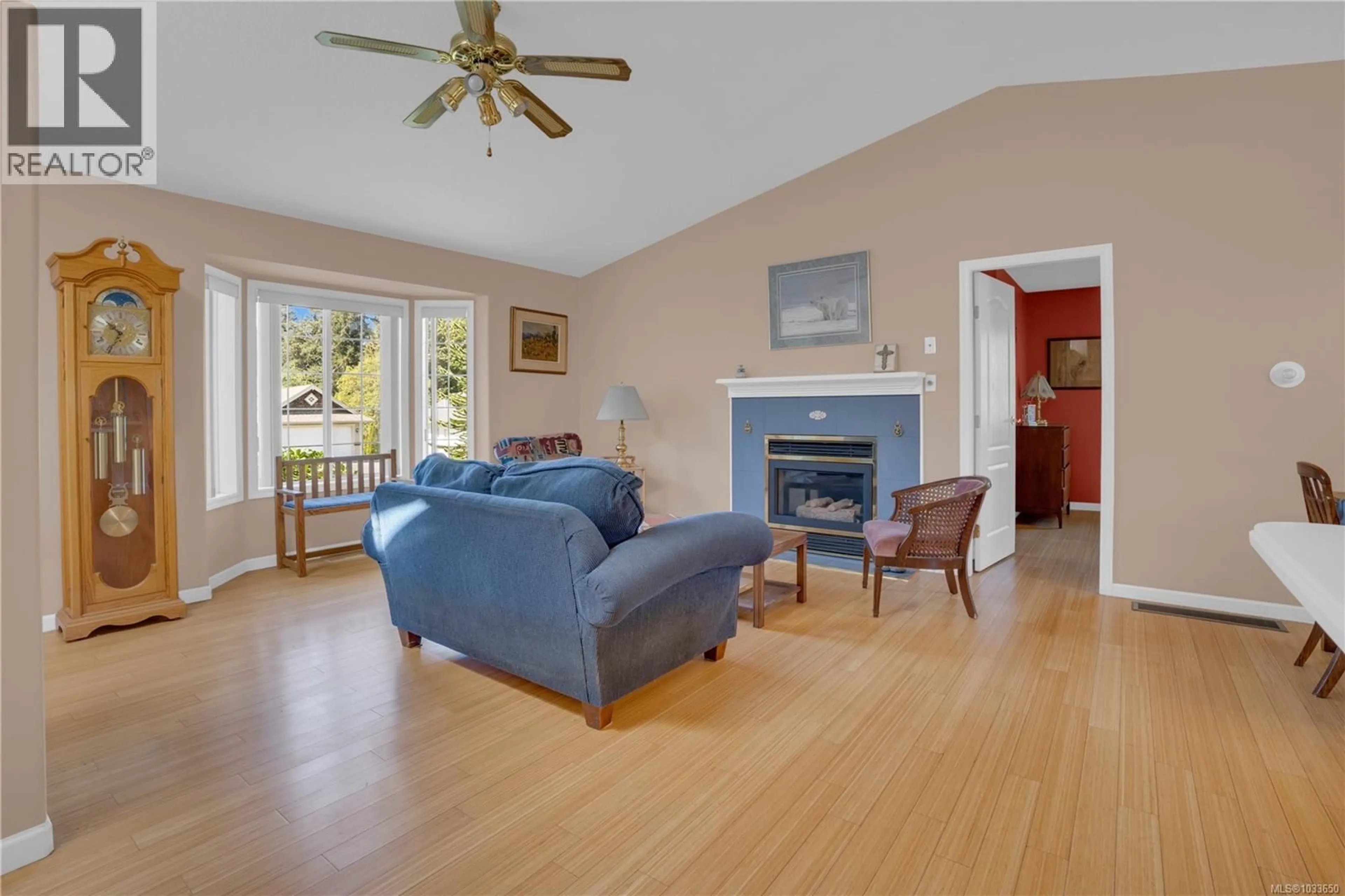 Living room with furniture, unknown for 6132 DENALI DRIVE, Duncan British Columbia V9L5N4
