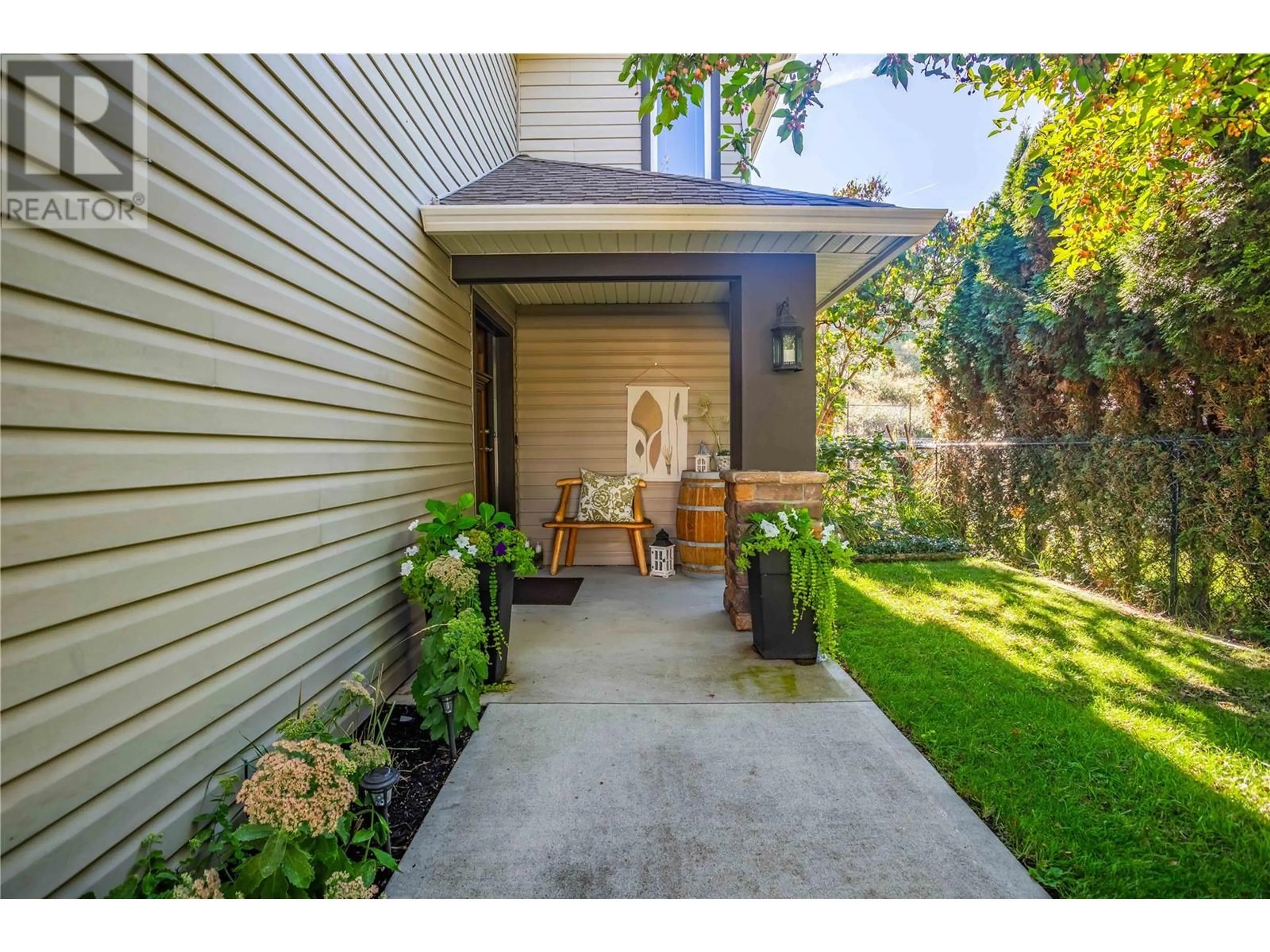 Indoor entryway for 591 SOUTH CREST Drive, Kelowna British Columbia V1W4Y6