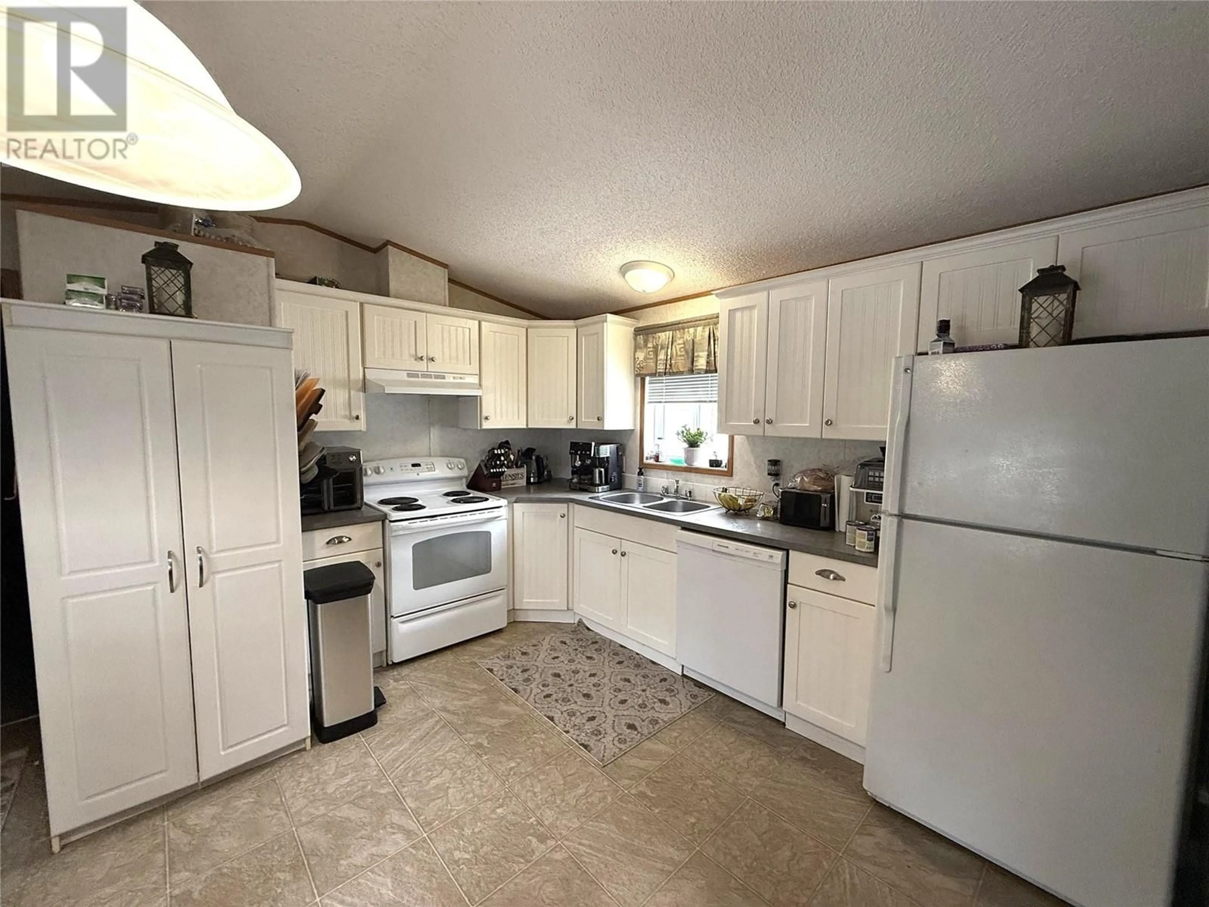 Standard kitchen, unknown for 29 Clinton Place, Elkford British Columbia V0B1H0