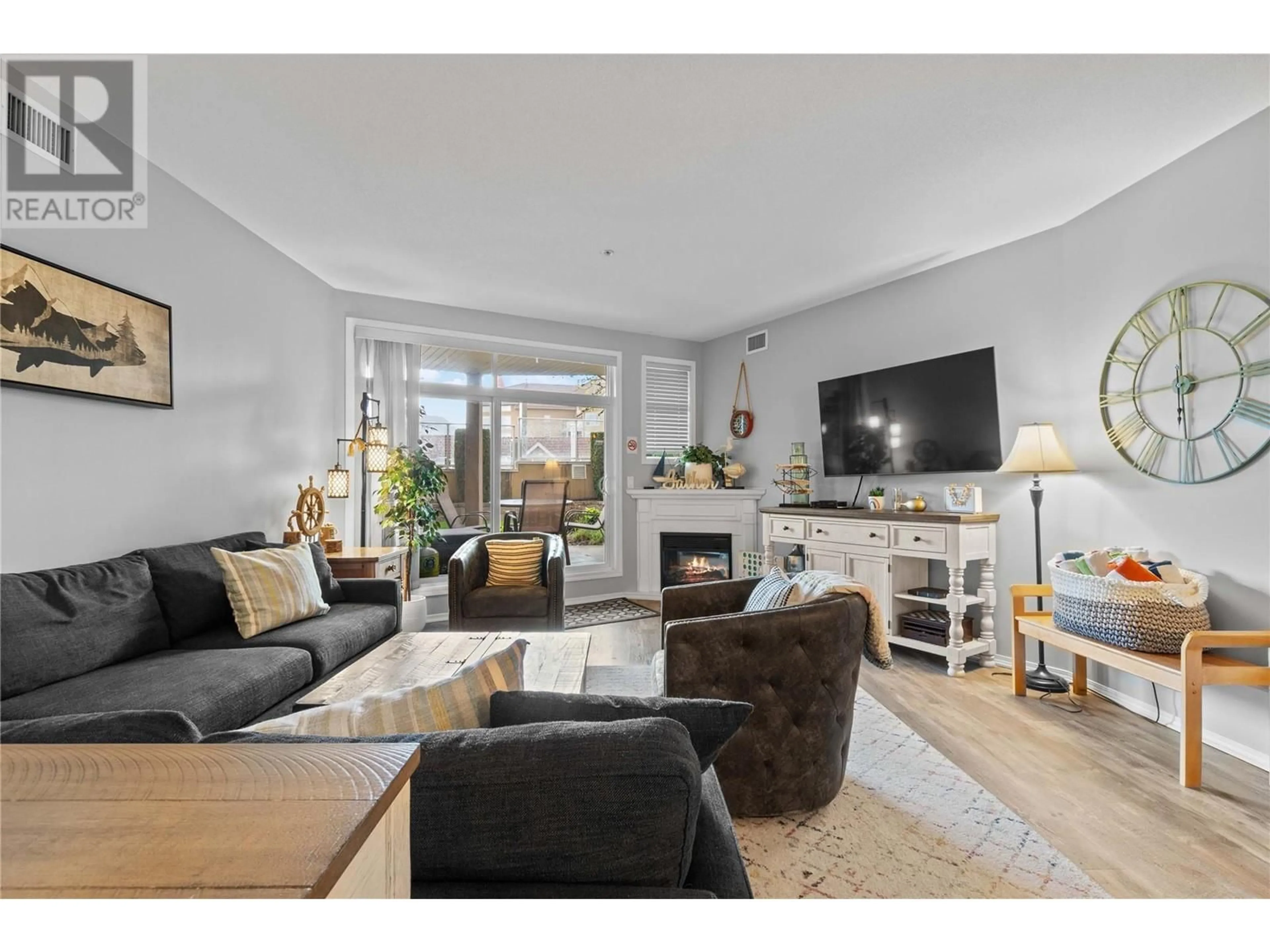 Living room with furniture, unknown for 331 - 1088 SUNSET DRIVE, Kelowna British Columbia V1Y9W1