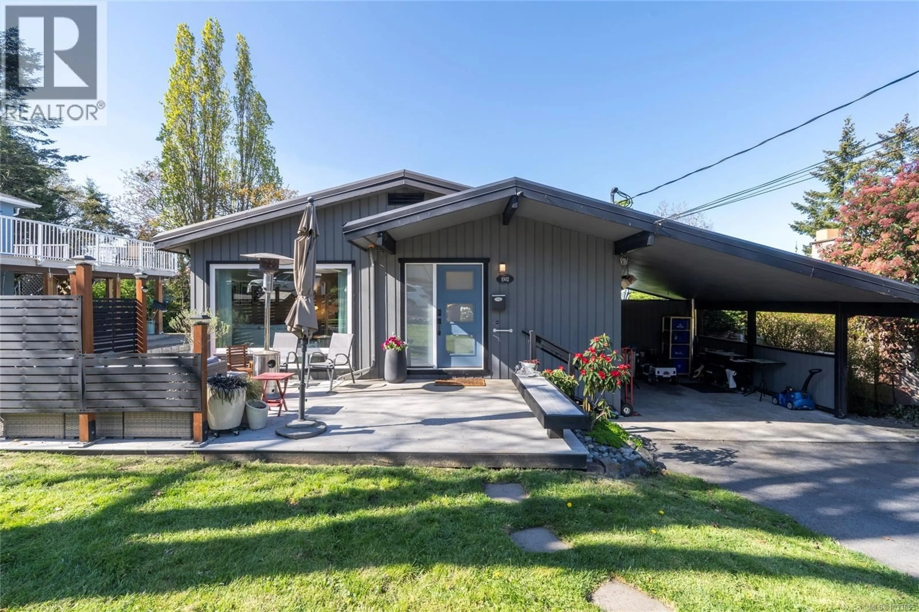 Patio, street for 1002 KAREN CRESCENT, Saanich British Columbia V8X3C6
