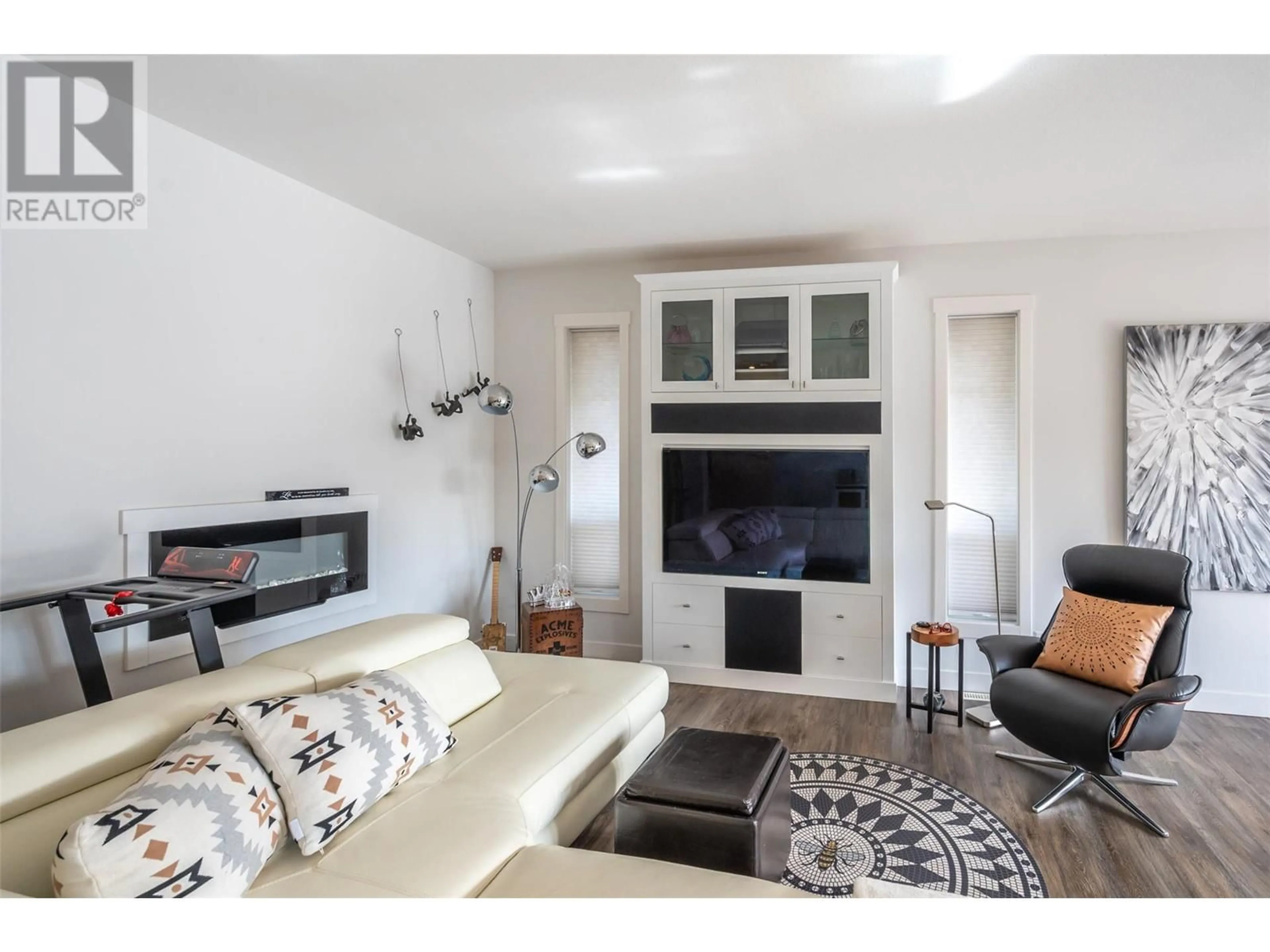Living room with furniture, unknown for 19 - 351 WARREN AVENUE WEST, Penticton British Columbia V2A3N2