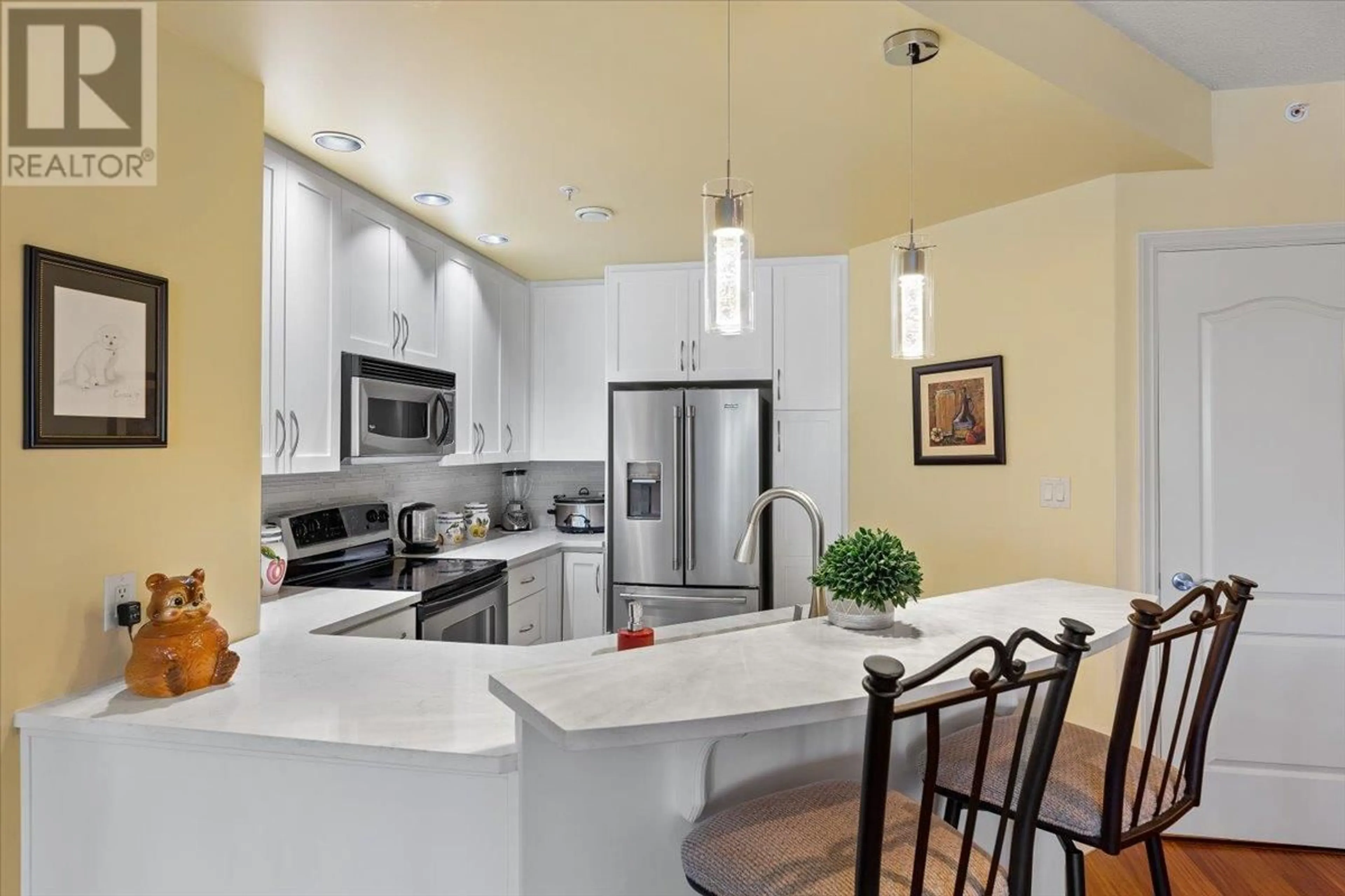Open concept kitchen, ceramic/tile floor for 408 - 1947 UNDERHILL STREET, Kelowna British Columbia V1X7Z5