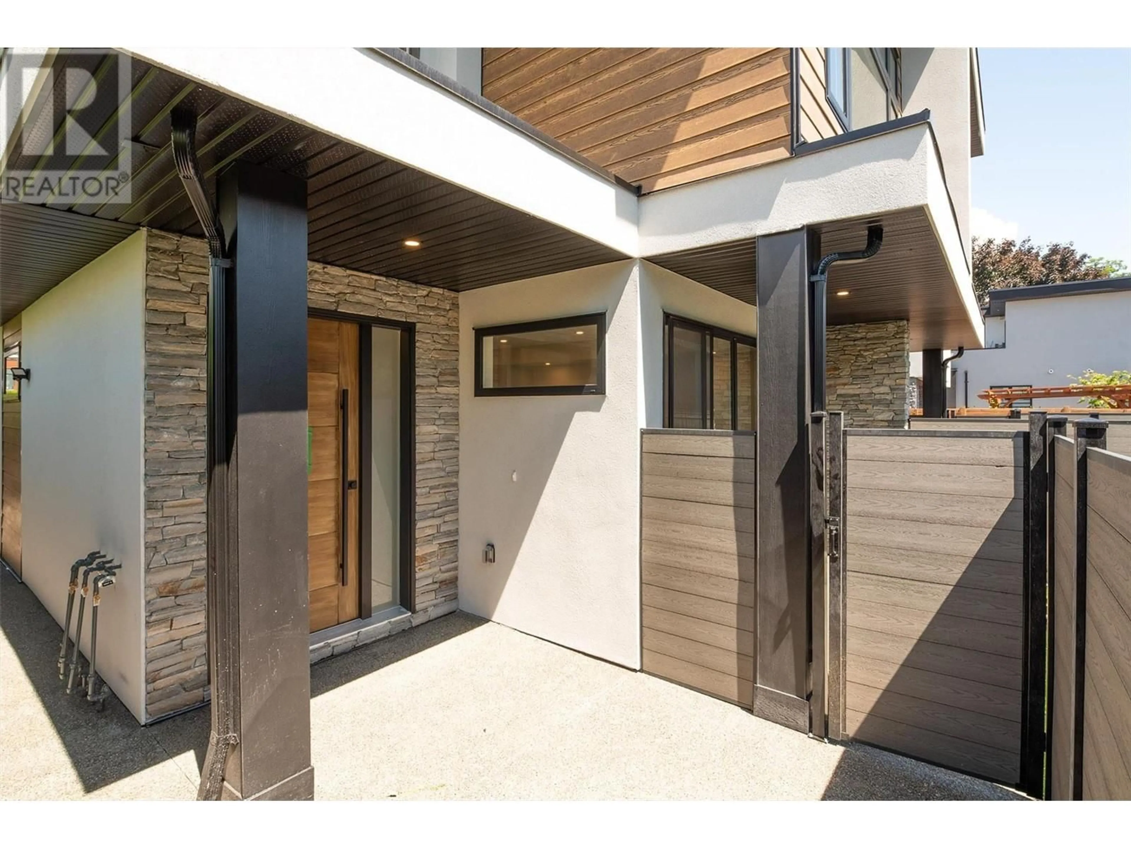 Unknown for 3 - 839 LAWSON AVENUE, Kelowna British Columbia V1Y6S9