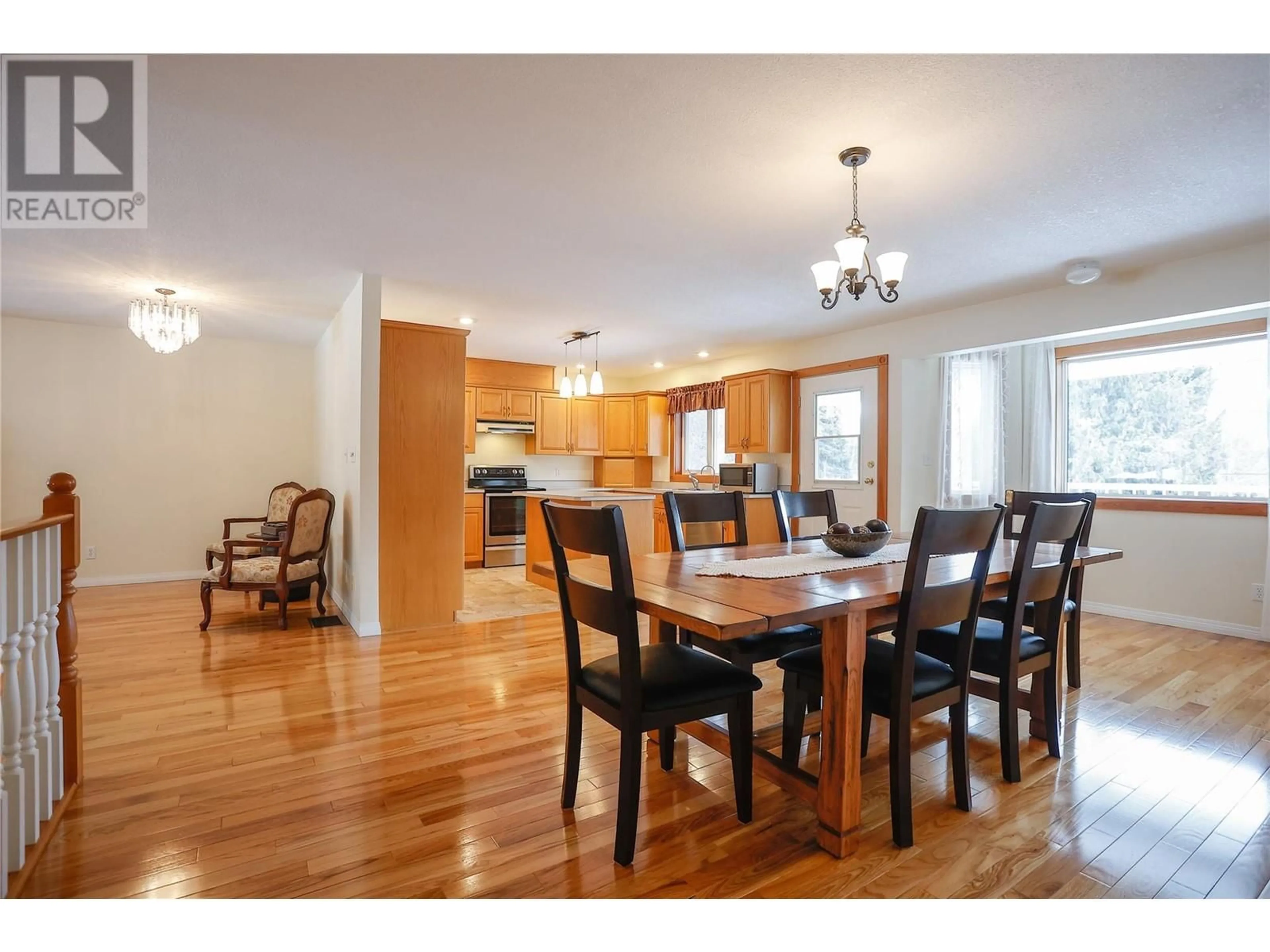 Dining room, wood/laminate floor for 2267 11th Avenue, Castlegar British Columbia V1N3A7