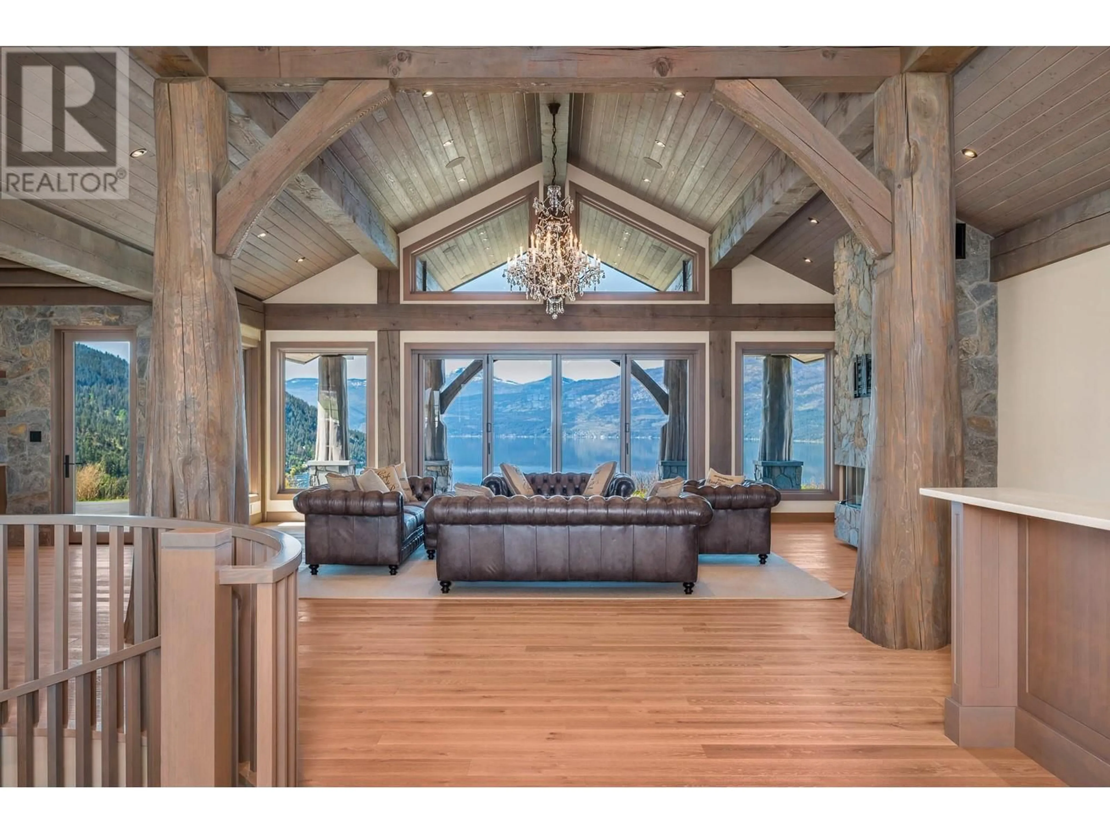 Indoor foyer for 8399 BENCH ROW ROAD, Vernon British Columbia V1H1H3