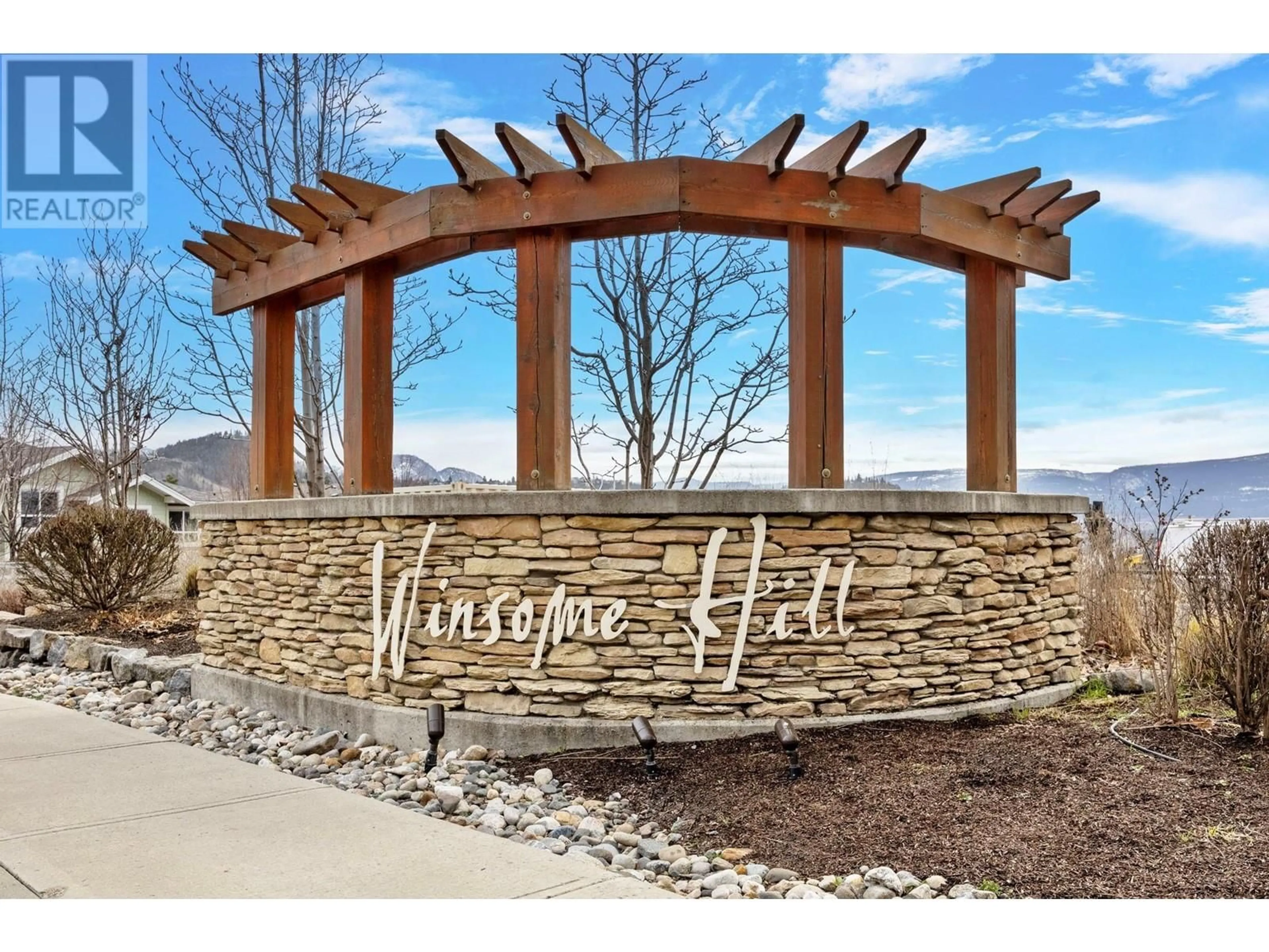 Indoor foyer for 6 - 625 BOYNTON PLACE, Kelowna British Columbia V1V3B5