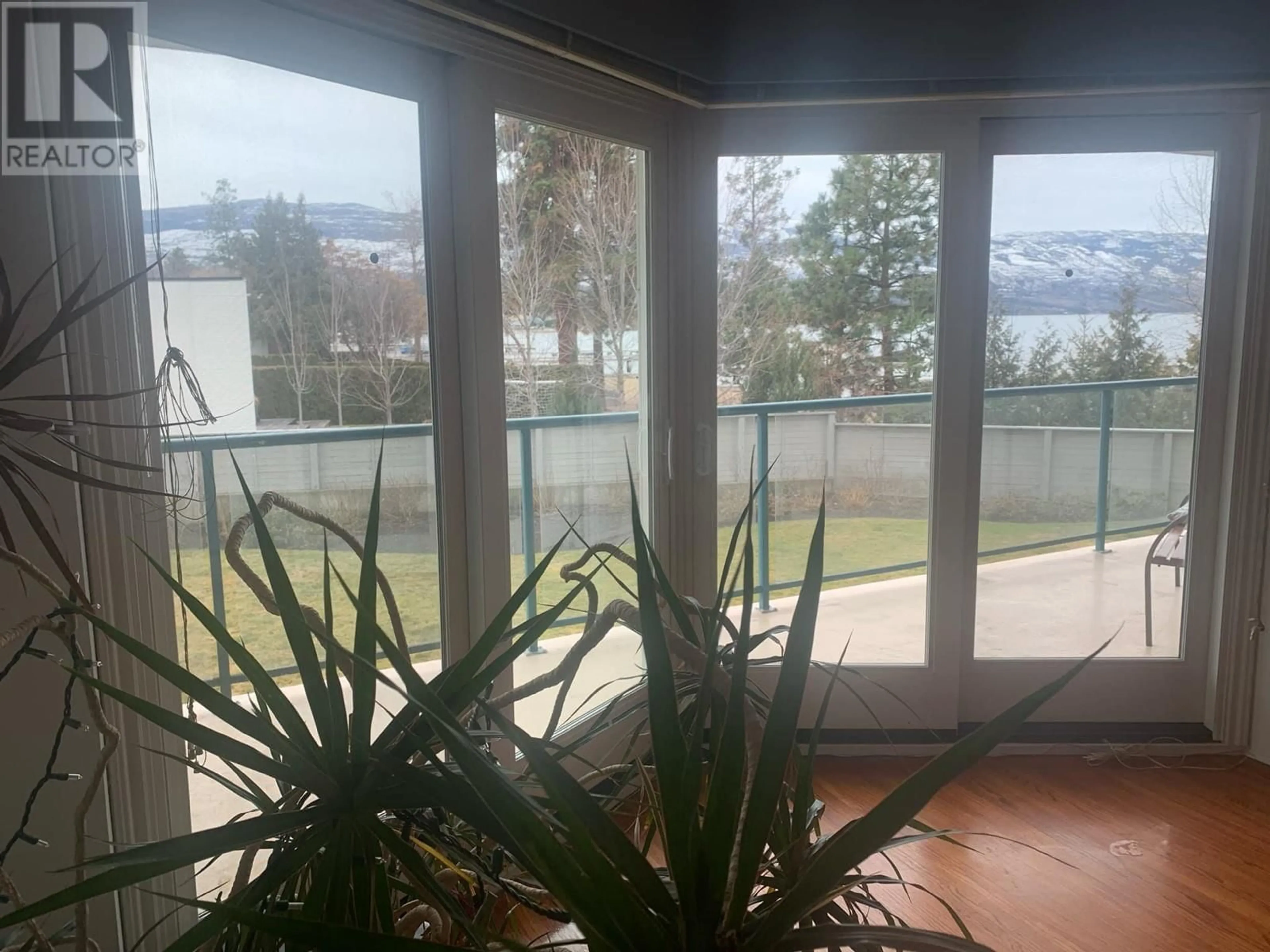 Balcony in the apartment, water/lake/river/ocean view for 205 - 4058 LAKESHORE ROAD, Kelowna British Columbia V1W1V6