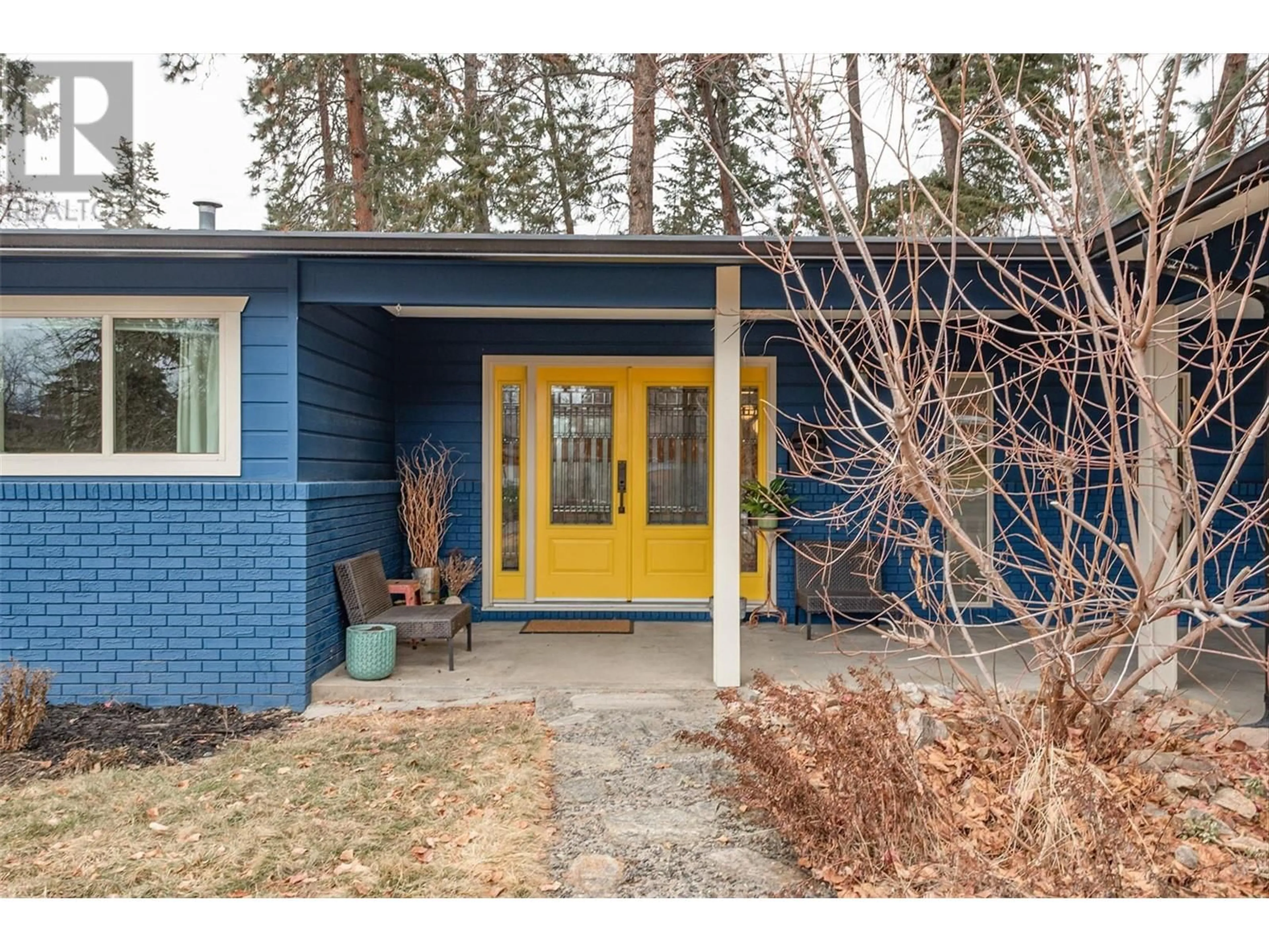 Indoor entryway for 2514 O'Reilly Road, Kelowna British Columbia V1W2V4