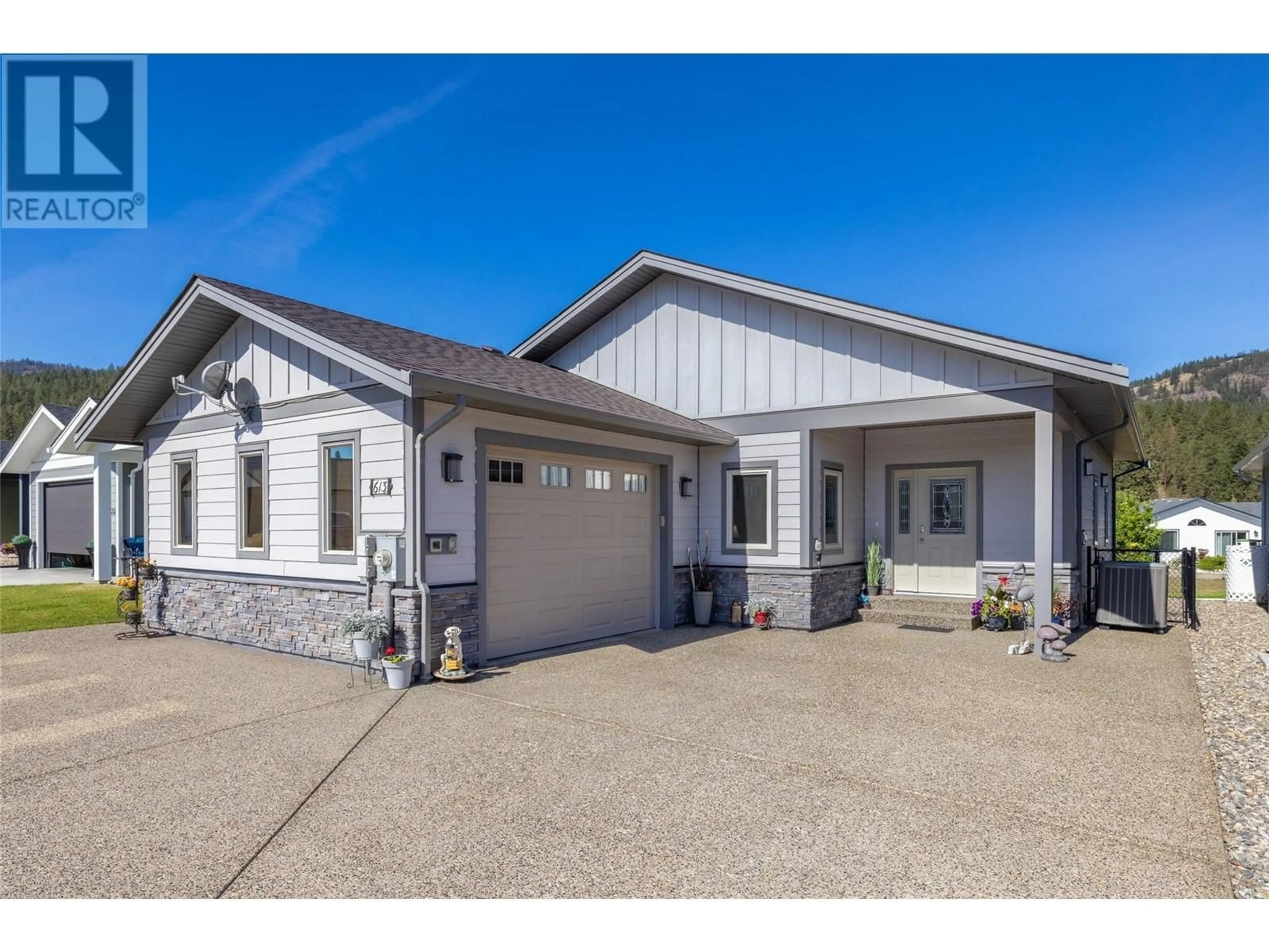 Home with vinyl exterior material, street for 613 NIGHTHAWK AVENUE, Vernon British Columbia V1H2A1