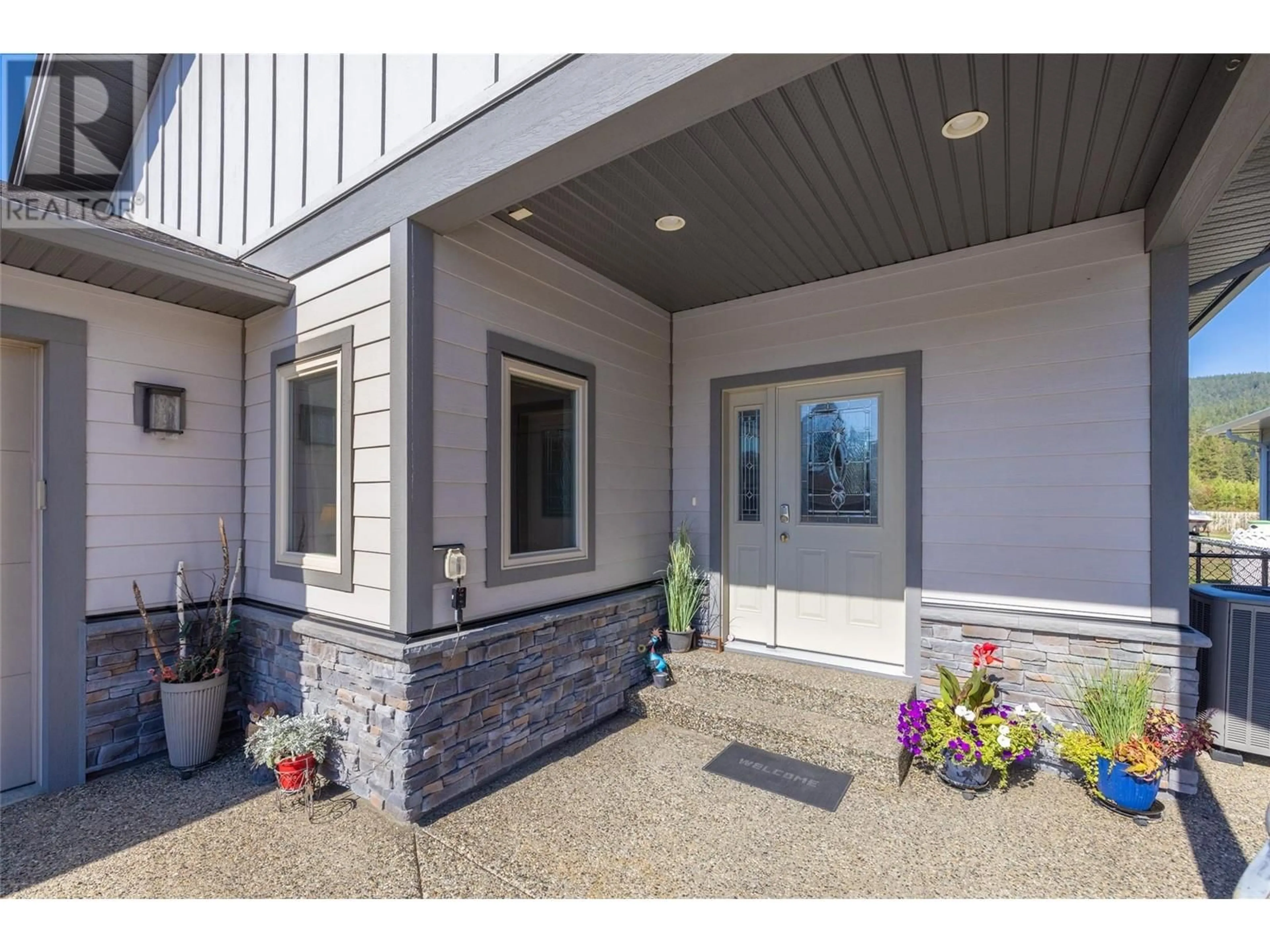 Indoor entryway for 613 NIGHTHAWK AVENUE, Vernon British Columbia V1H2A1