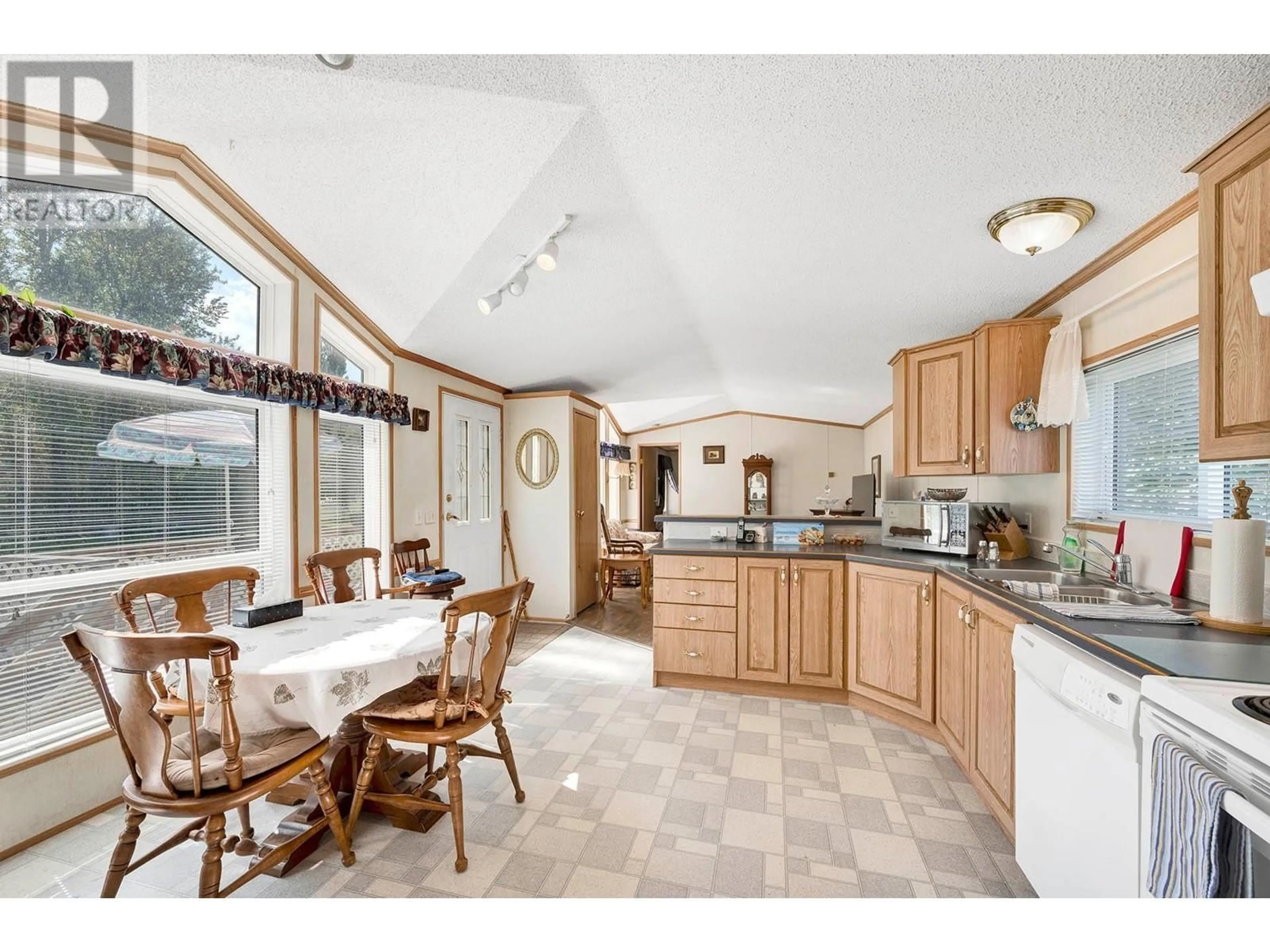 Open concept kitchen, ceramic/tile floor for 46 BLACKPOOL ROAD, Clearwater British Columbia V0E1N2