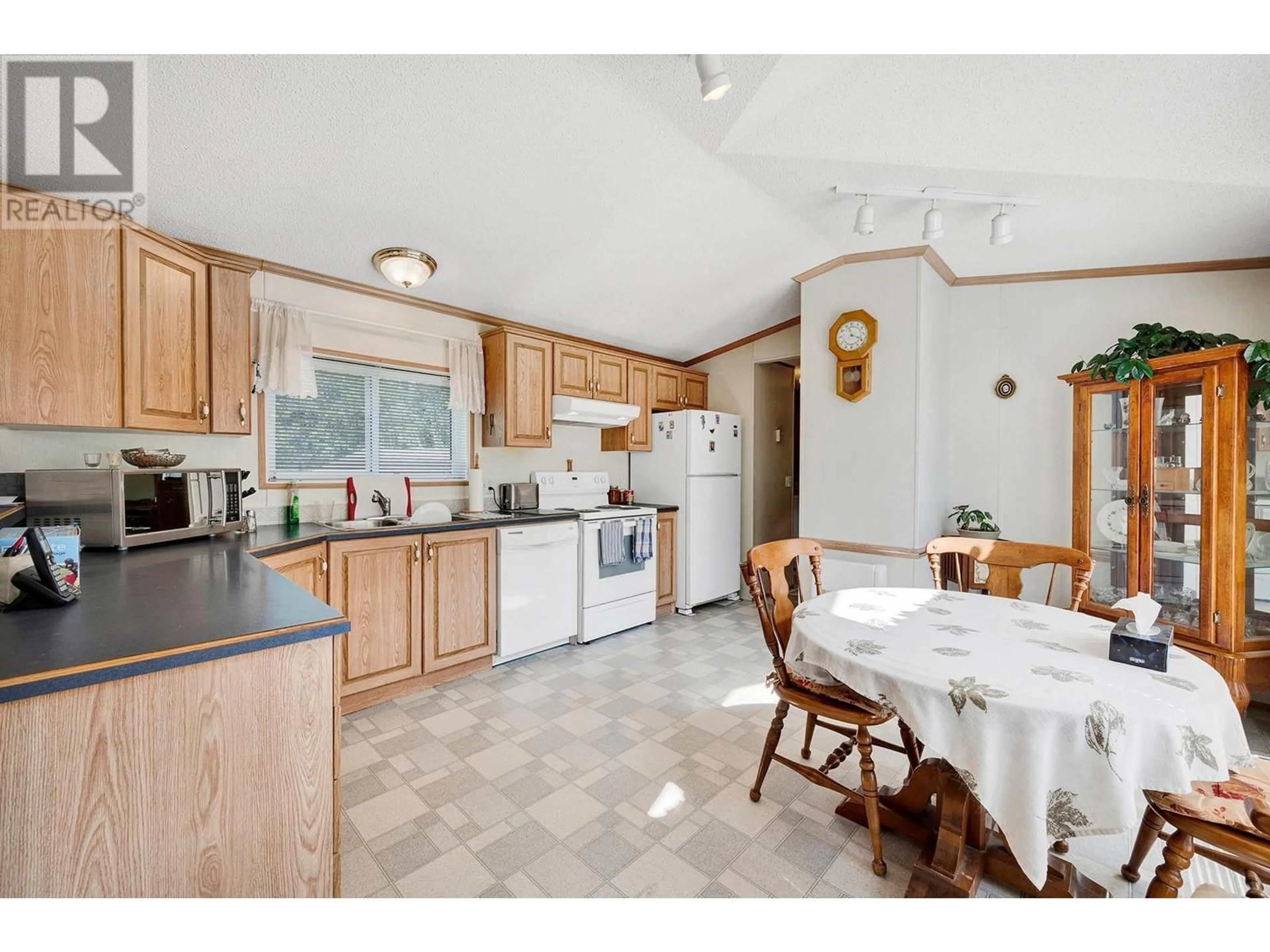 Standard kitchen, ceramic/tile floor for 46 BLACKPOOL ROAD, Clearwater British Columbia V0E1N2