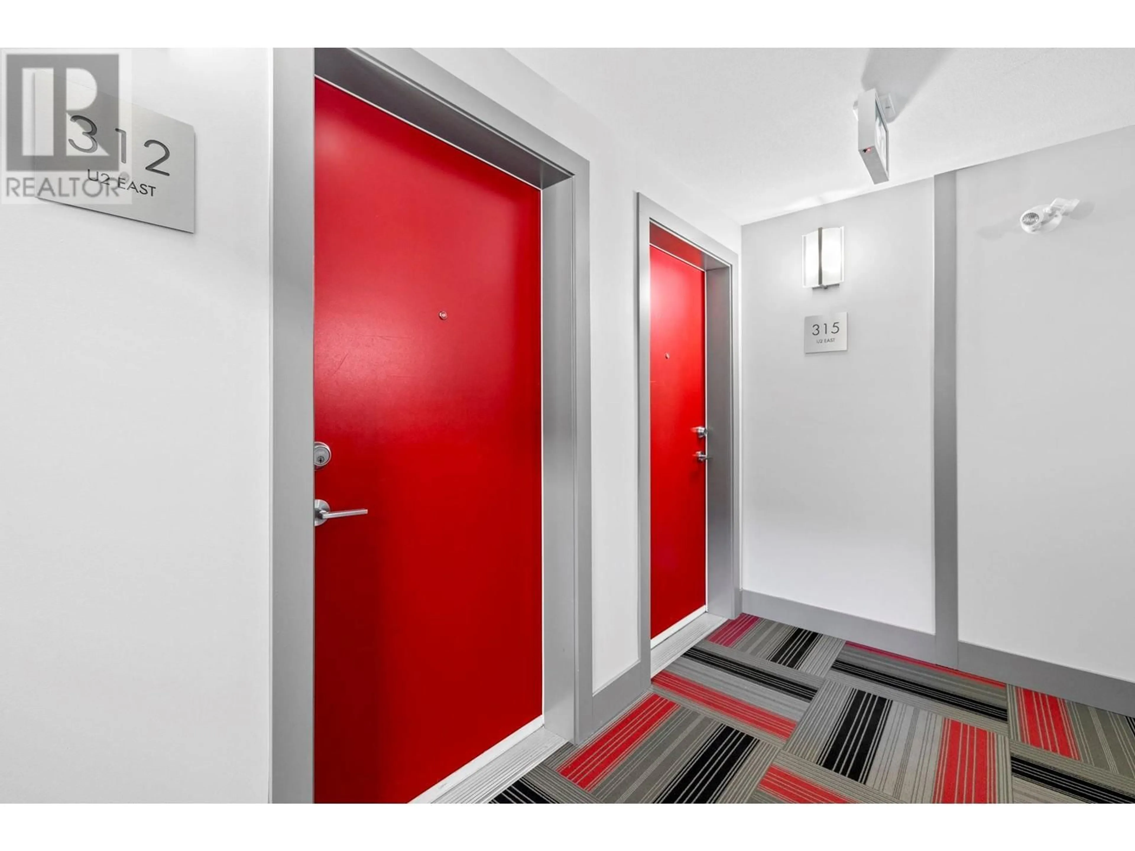 Indoor foyer for 312 - 883 ACADEMY WAY, Kelowna British Columbia V5K3K4