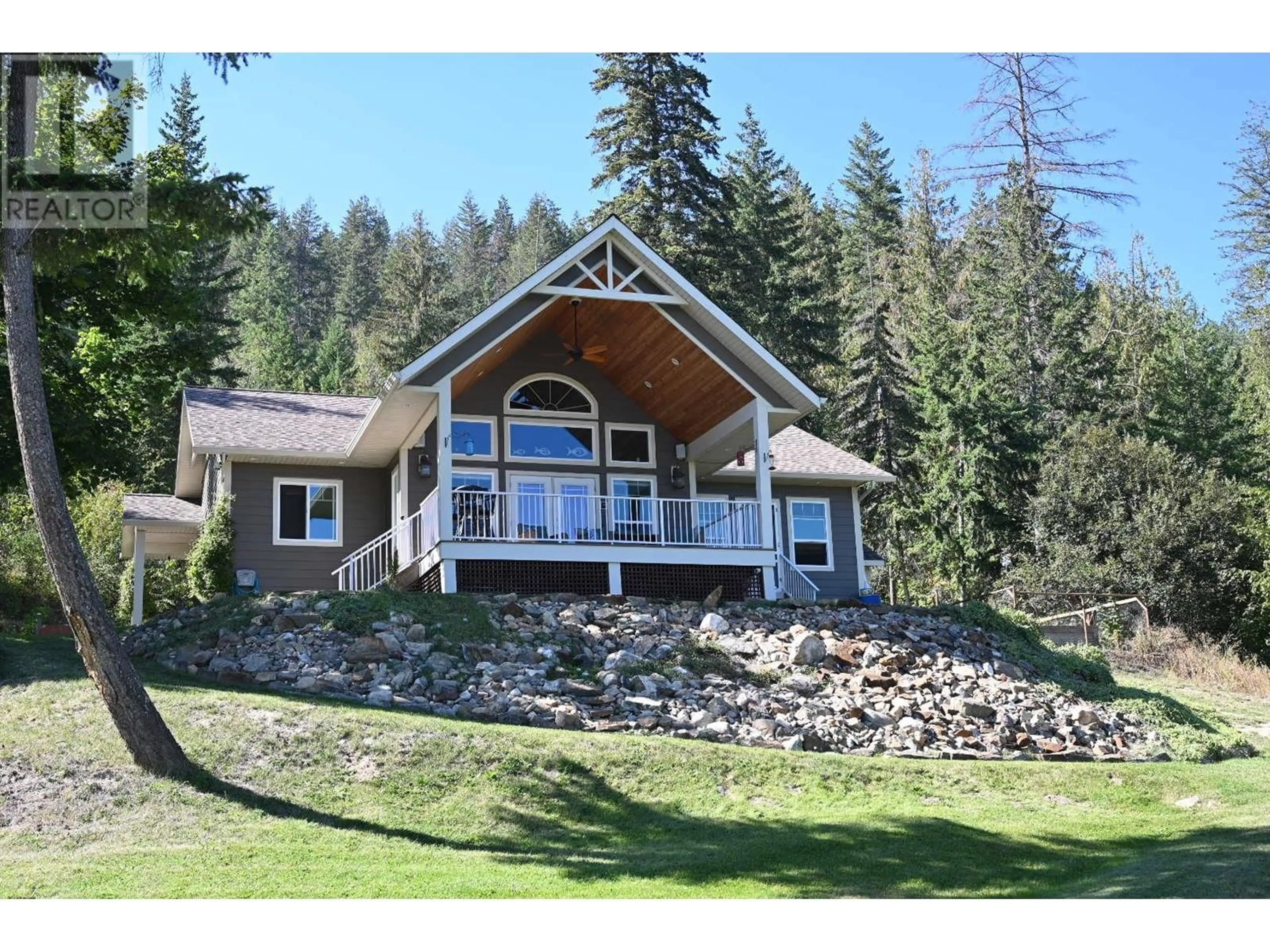 Home with vinyl exterior material, water/lake/river/ocean view for 414 GUNTER-ELLISON ROAD, Enderby British Columbia V4Y4G2