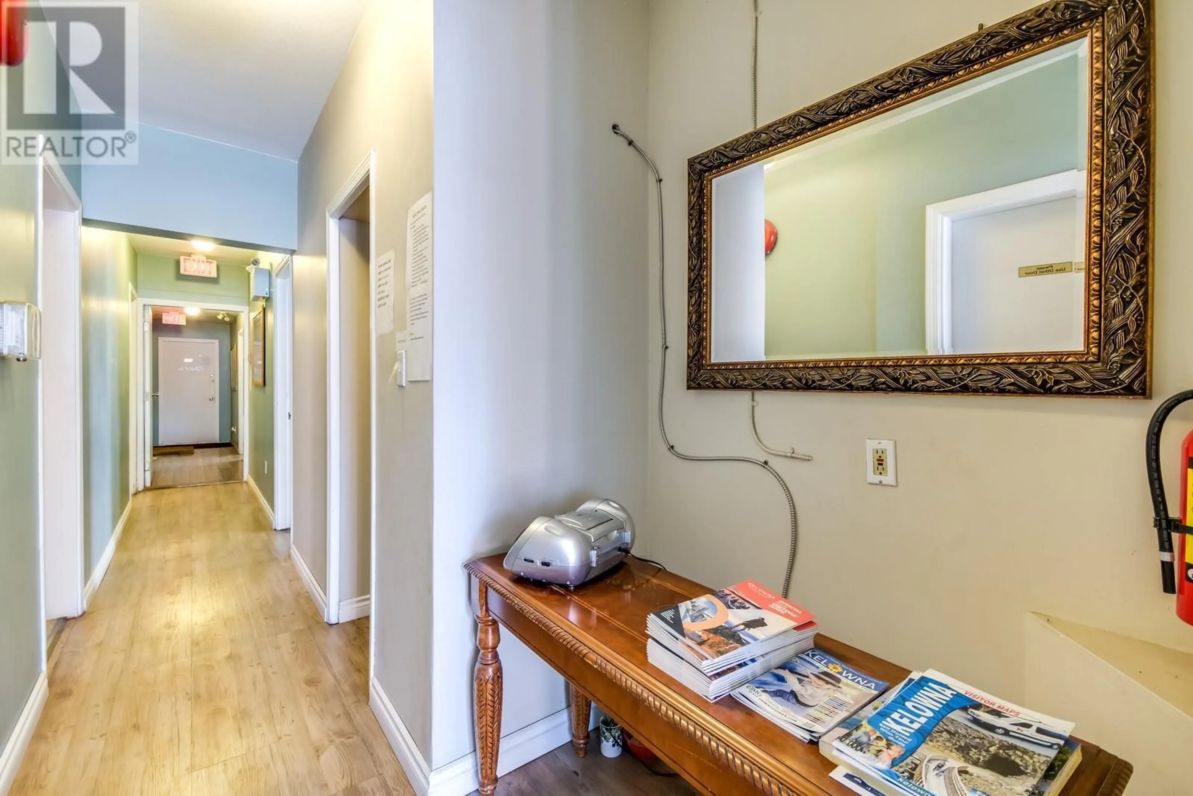 Indoor entryway for 730 BERNARD AVENUE, Kelowna British Columbia V1Y6P5