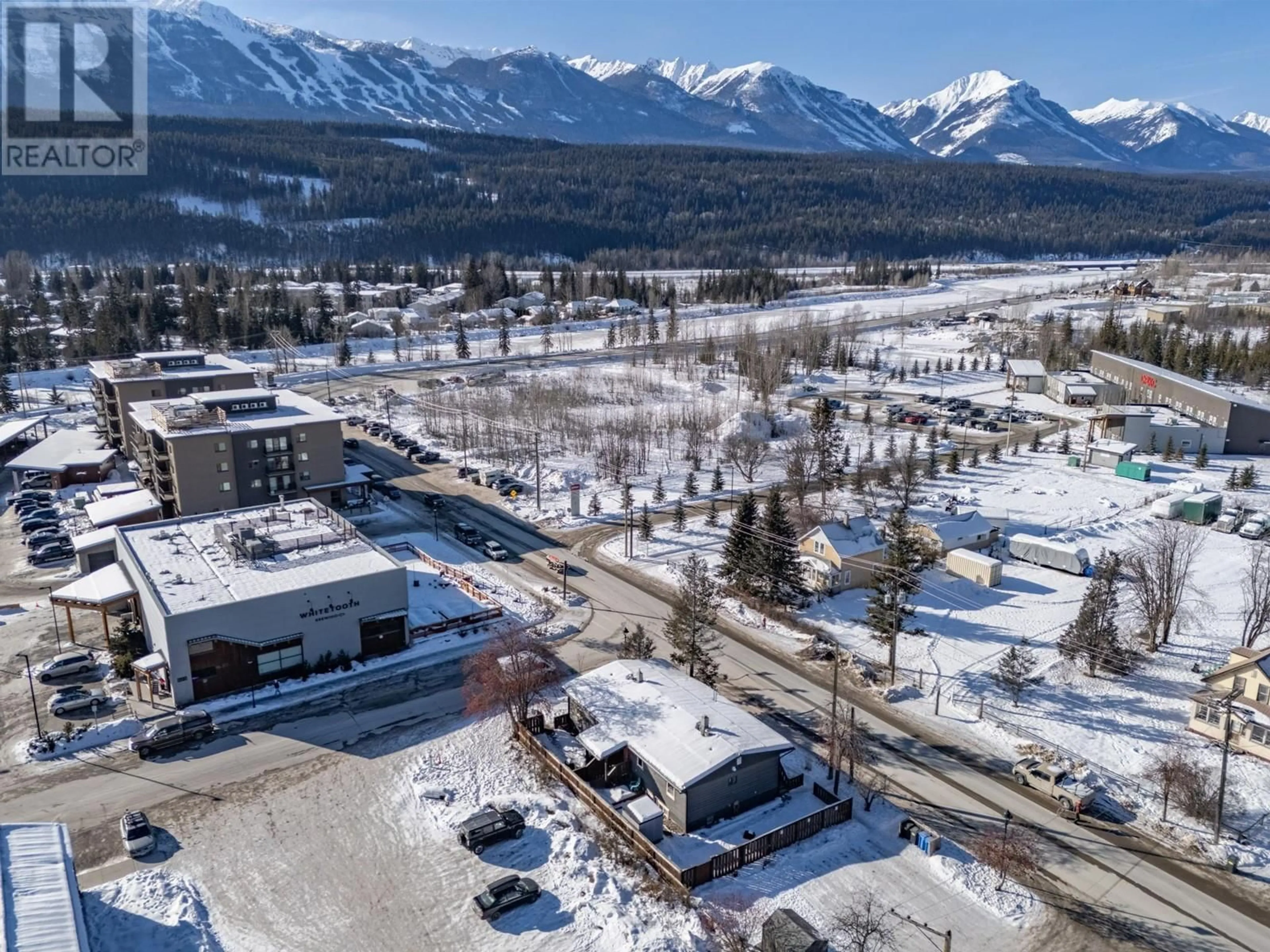A pic from outside/outdoor area/front of a property/back of a property/a pic from drone, mountain view for 624 8TH AVENUE NORTH, Golden British Columbia V0A1H0