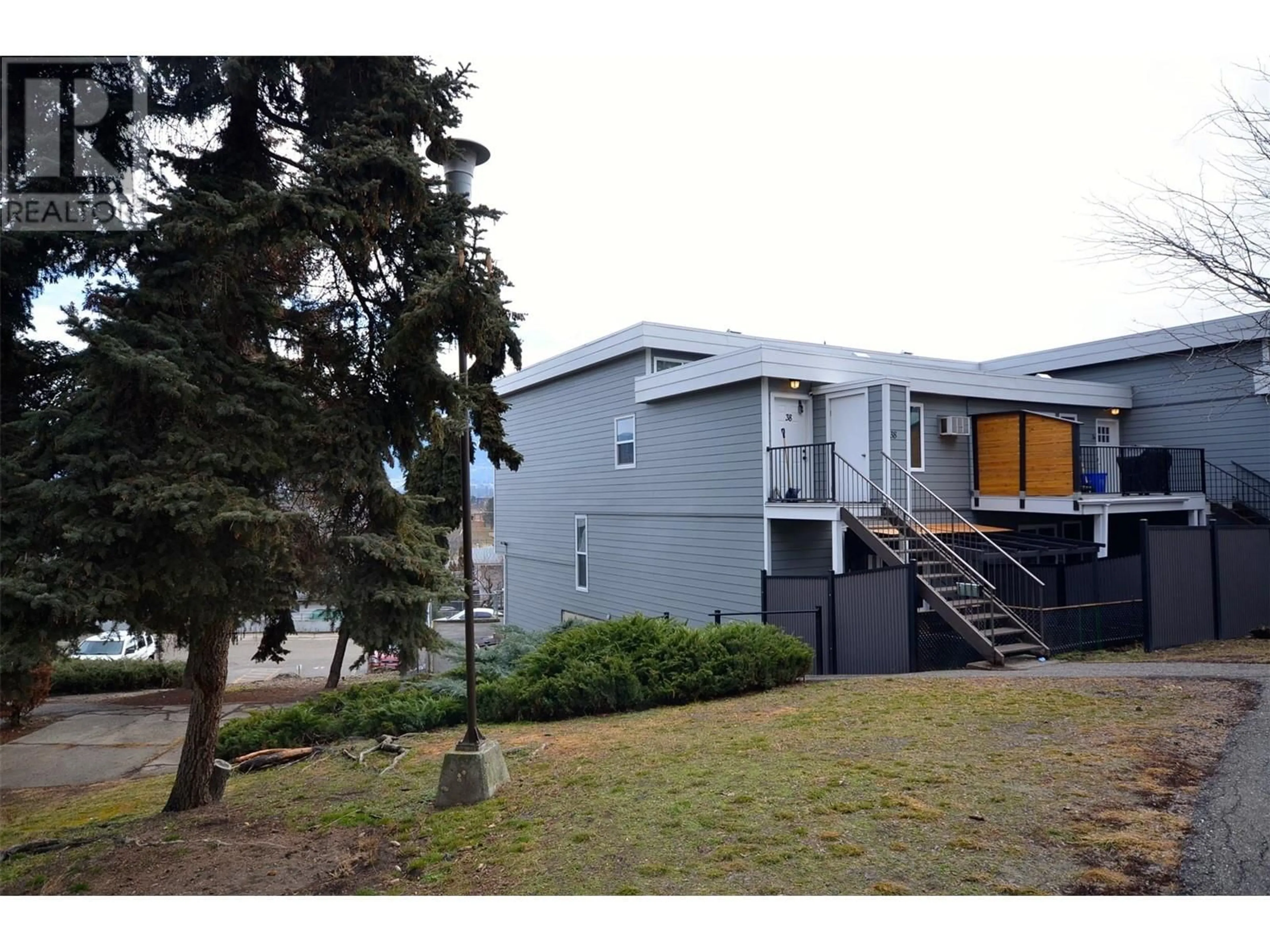 Home with vinyl exterior material, street for 38 - 3800 40 AVENUE, Vernon British Columbia V1T6S3