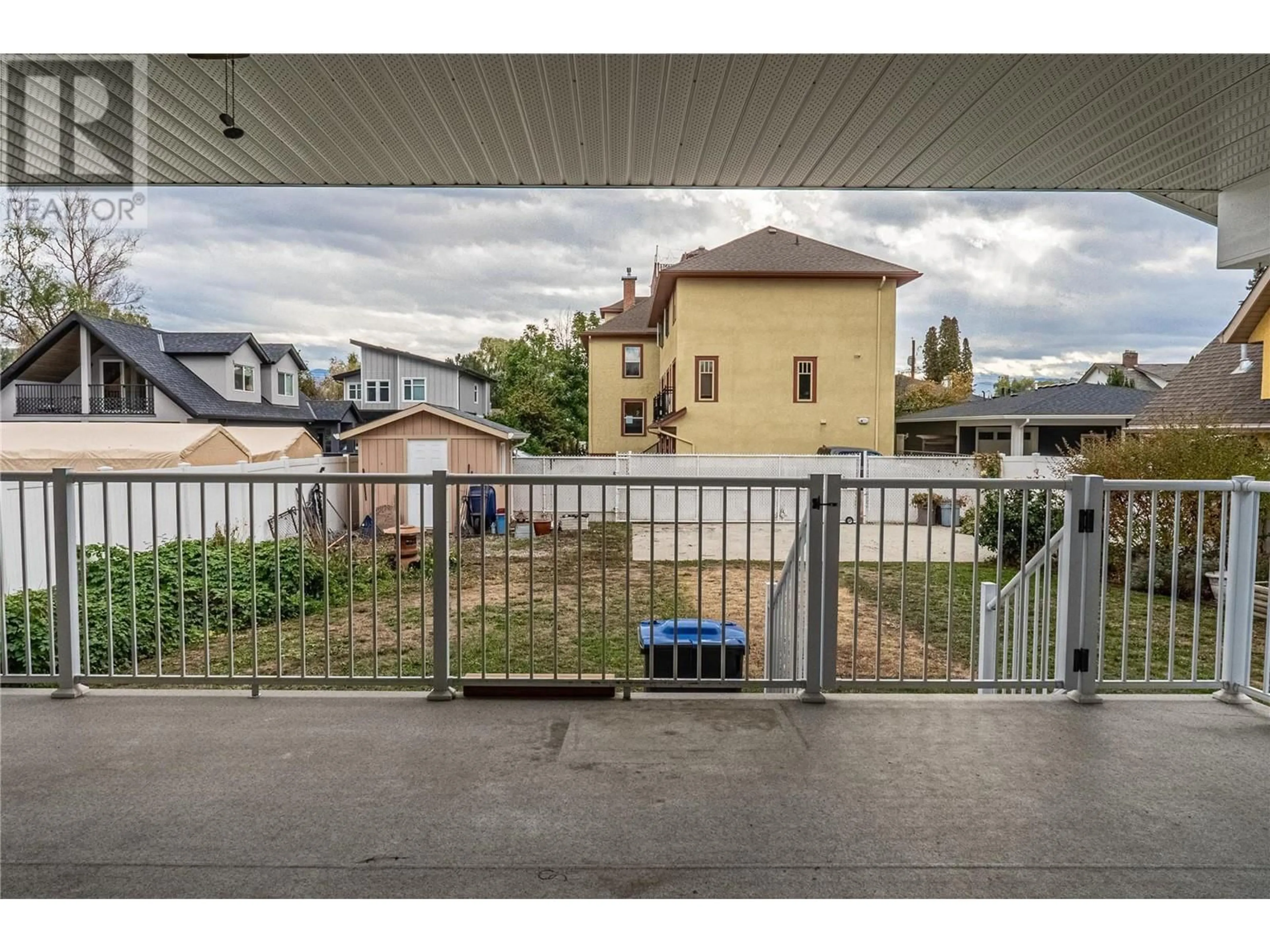 Patio, street for 781 SUTHERLAND AVENUE, Kelowna British Columbia V1Y5X4