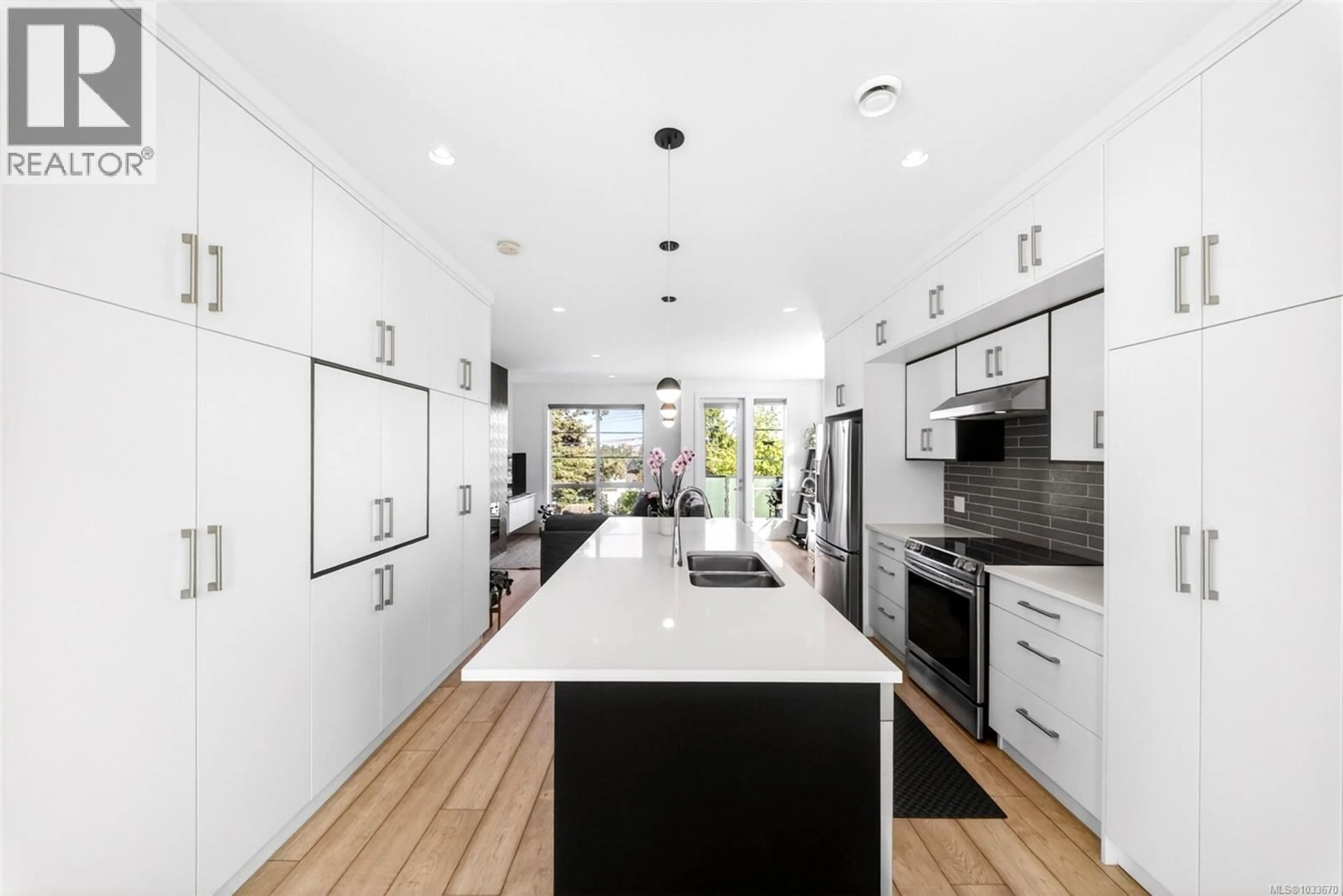 Contemporary kitchen, unknown for 1 - 1052 TILLICUM ROAD, Esquimalt British Columbia V9A2A3