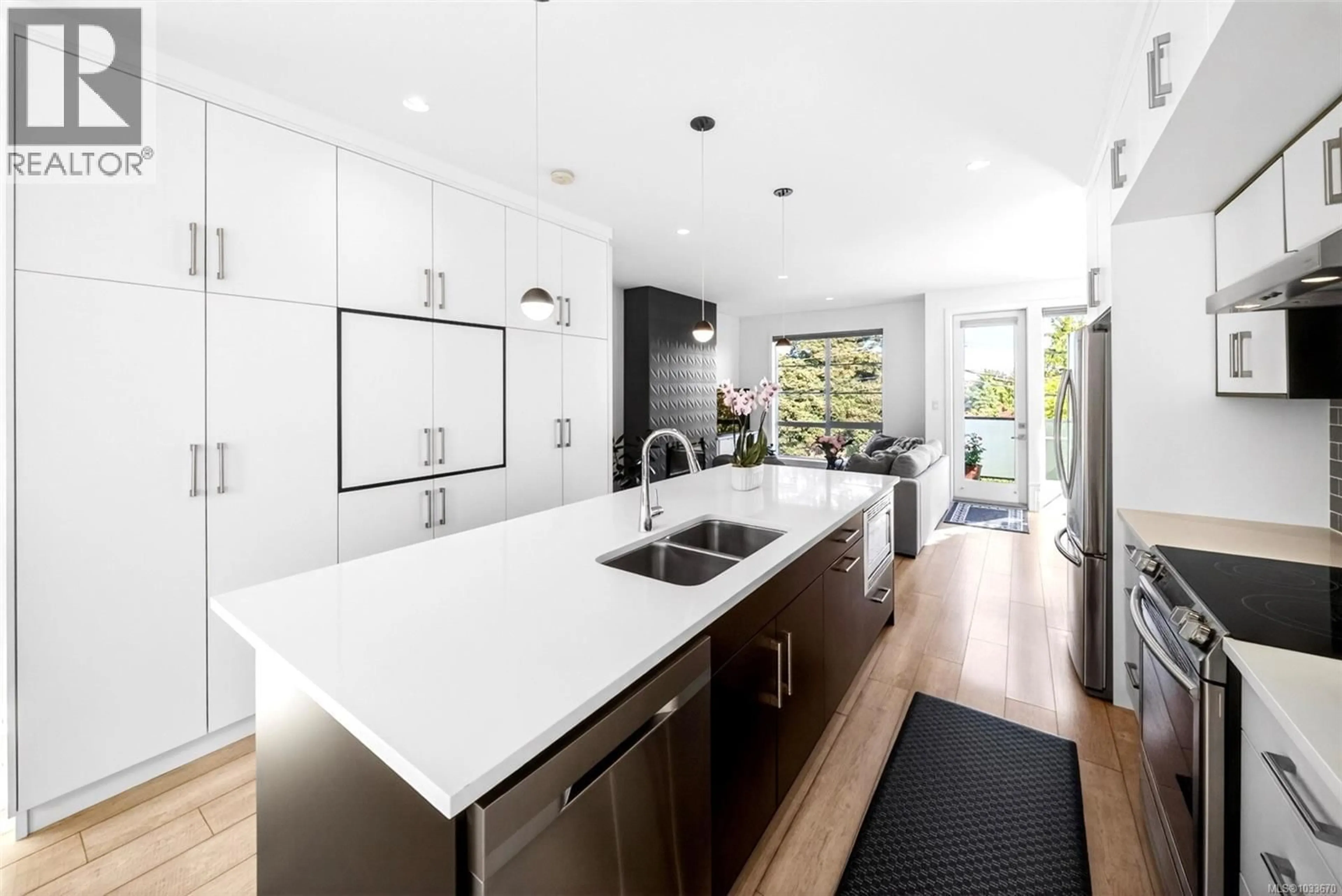 Contemporary kitchen, unknown for 1 - 1052 TILLICUM ROAD, Esquimalt British Columbia V9A2A3