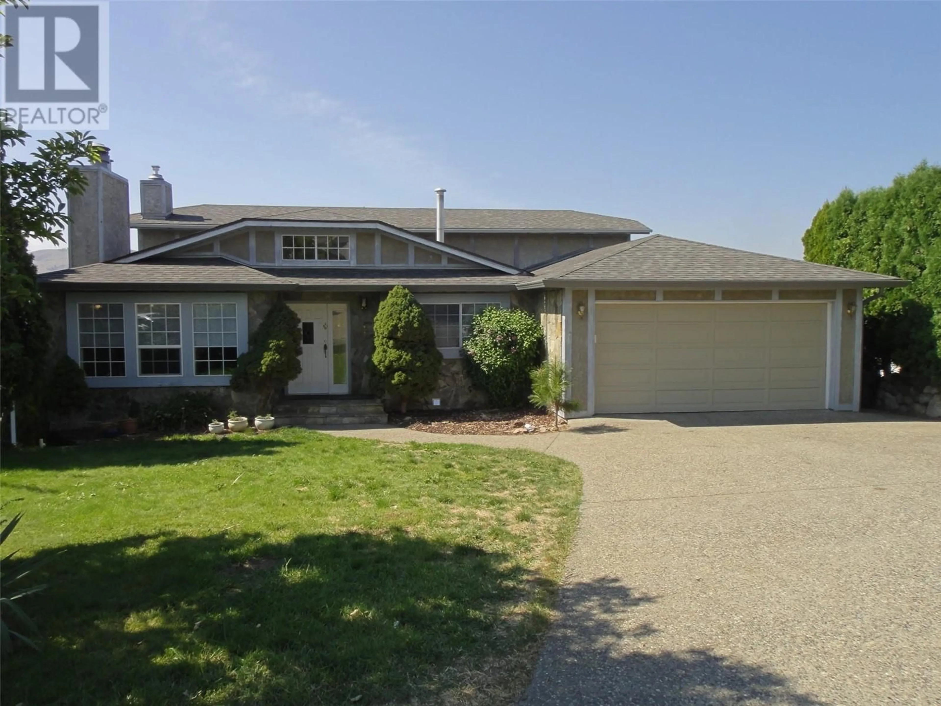Home with vinyl exterior material, street for 4404 WELLINGTON DRIVE, Vernon British Columbia V1T8W3