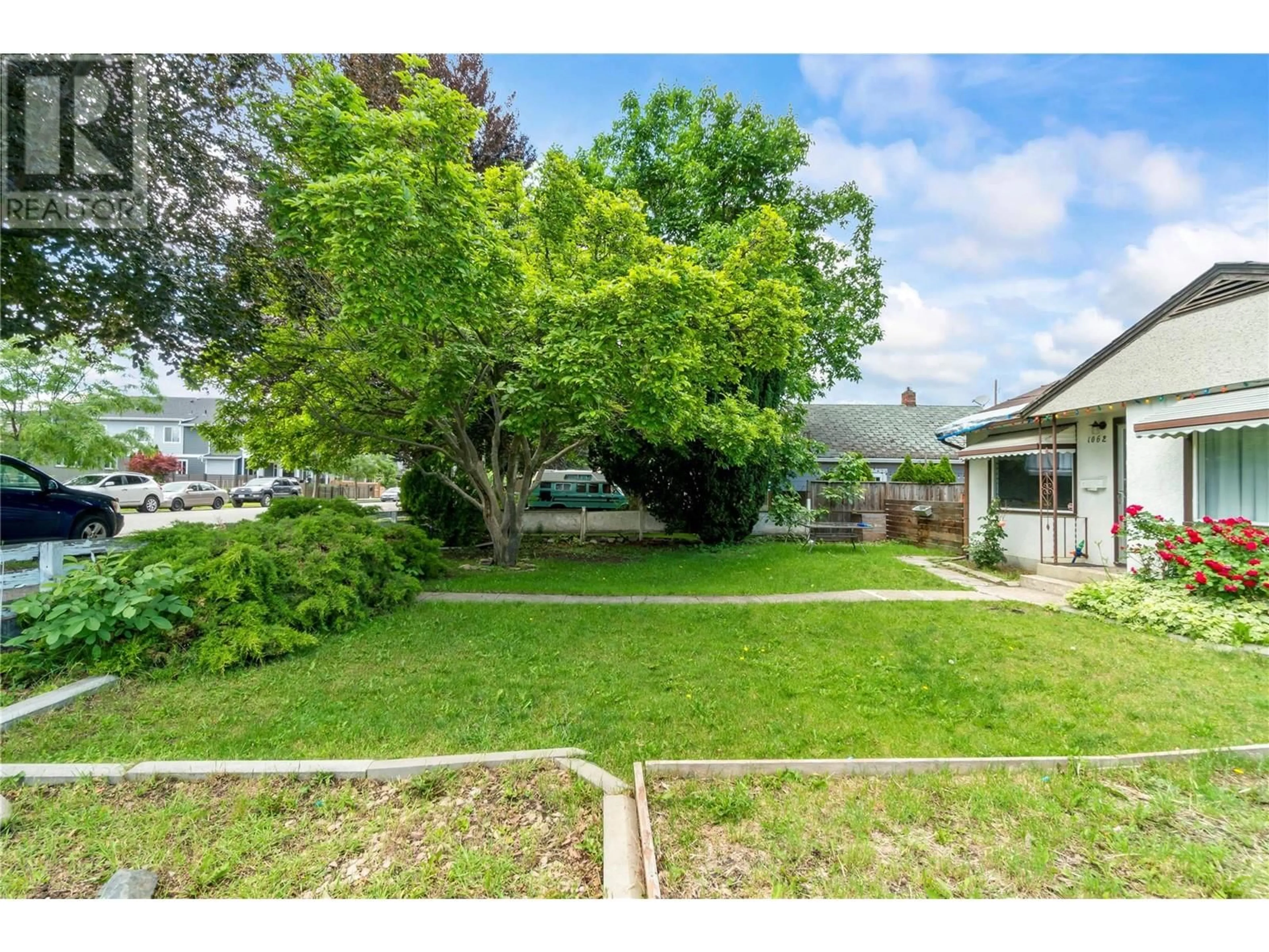 A pic from outside/outdoor area/front of a property/back of a property/a pic from drone, street for 1062 STOCKWELL AVENUE, Kelowna British Columbia V1Y6W5