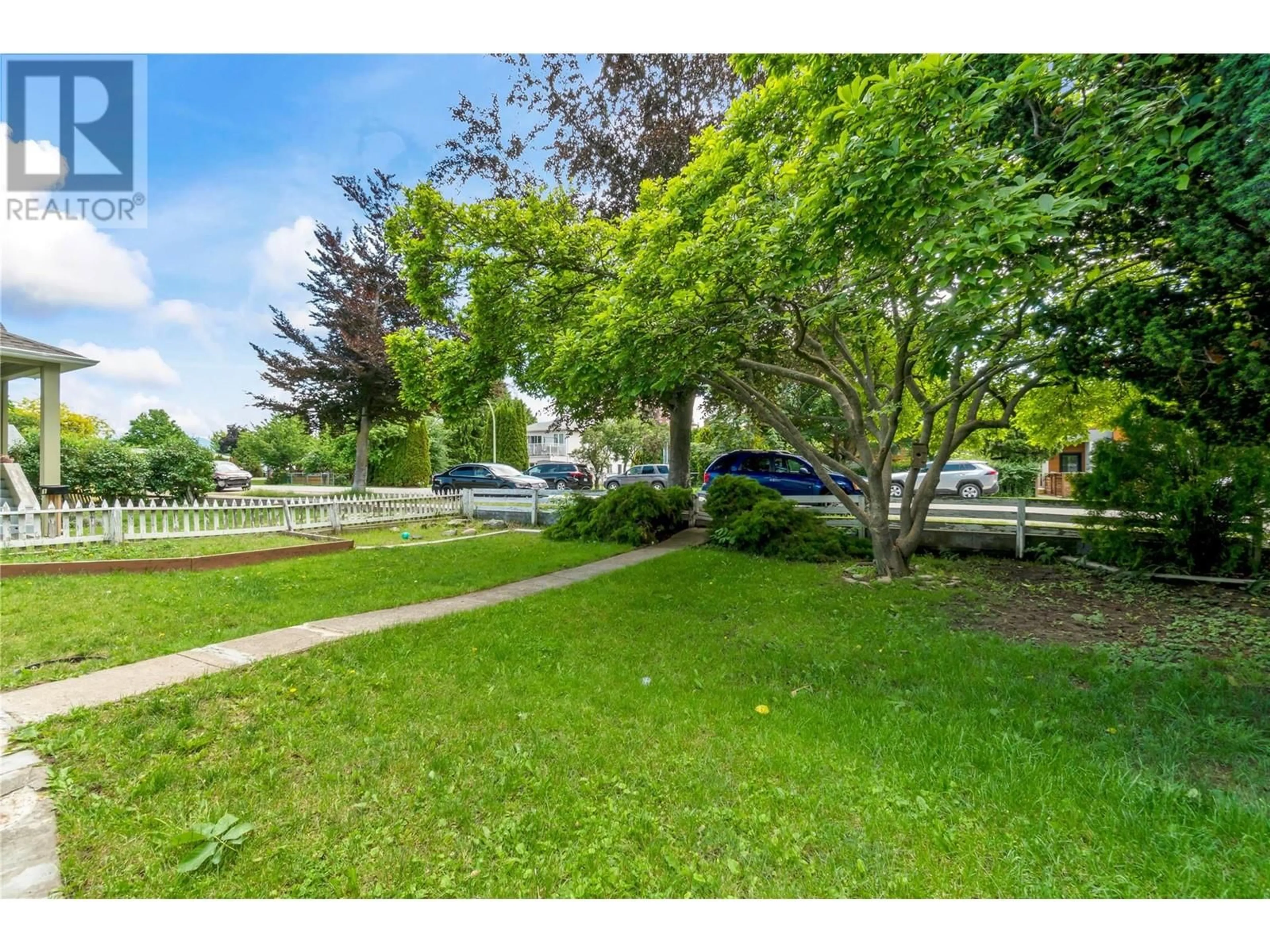 A pic from outside/outdoor area/front of a property/back of a property/a pic from drone, street for 1062 STOCKWELL AVENUE, Kelowna British Columbia V1Y6W5