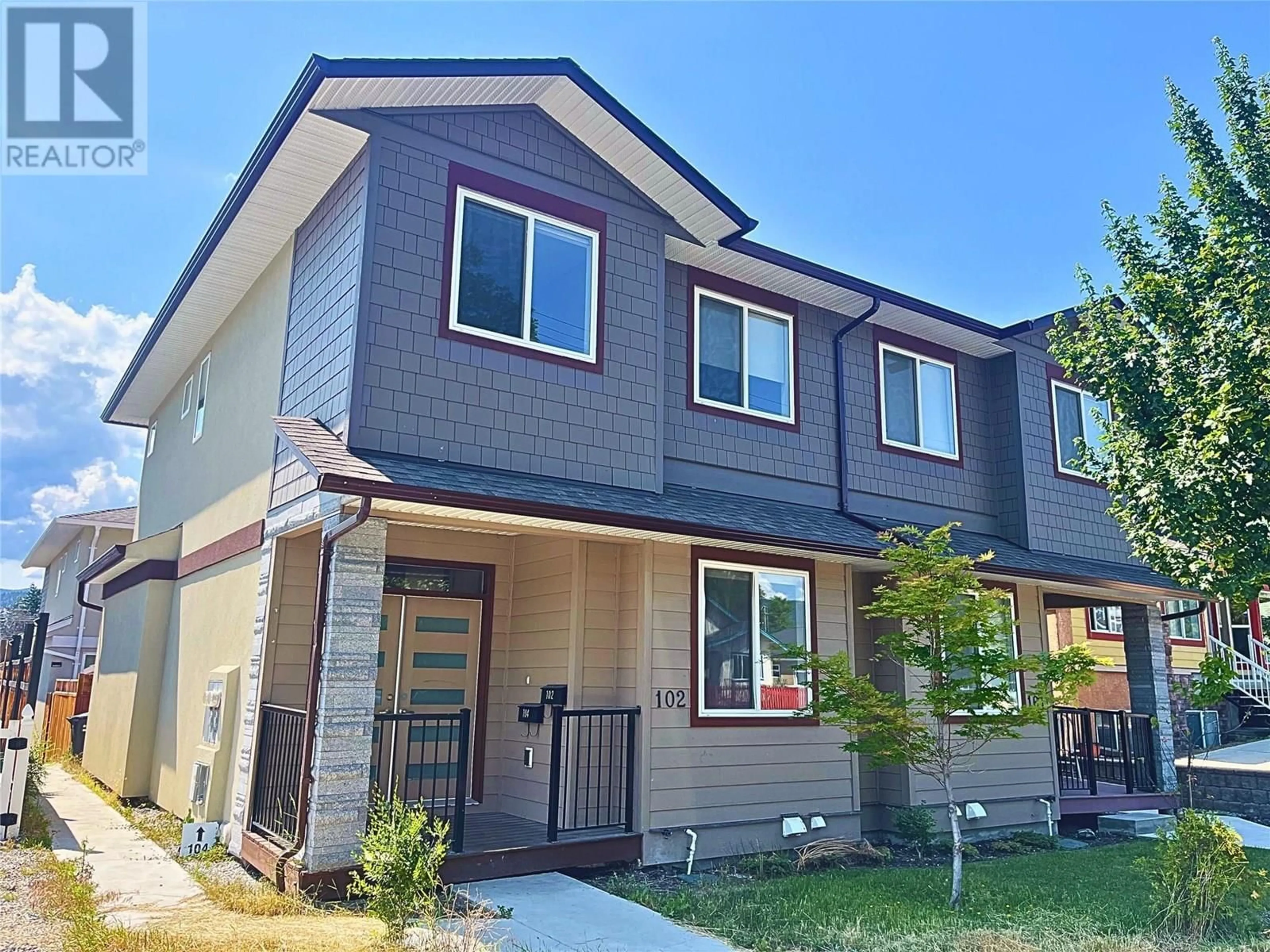 Home with vinyl exterior material, street for 102 - 641 WINNIPEG STREET, Penticton British Columbia V2A5N1