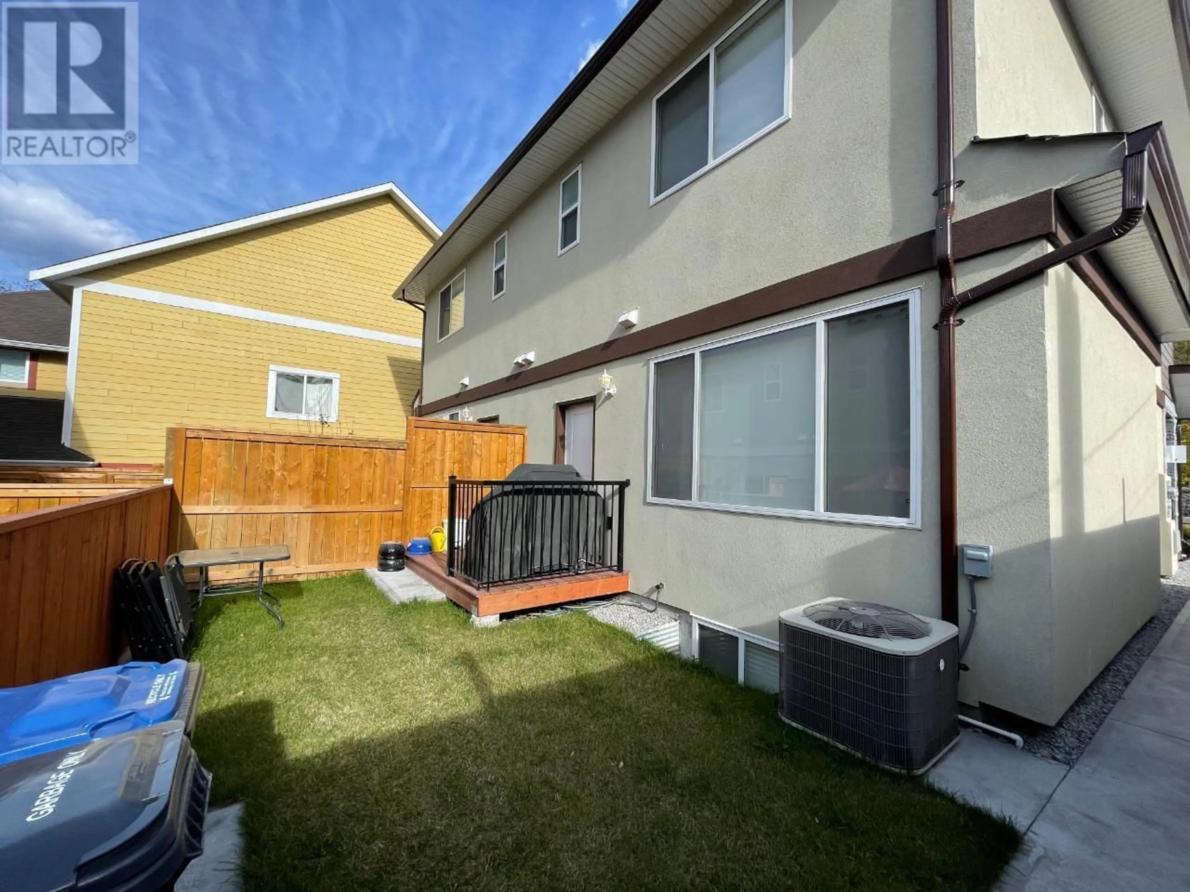 Patio, street for 102 - 641 WINNIPEG STREET, Penticton British Columbia V2A5N1