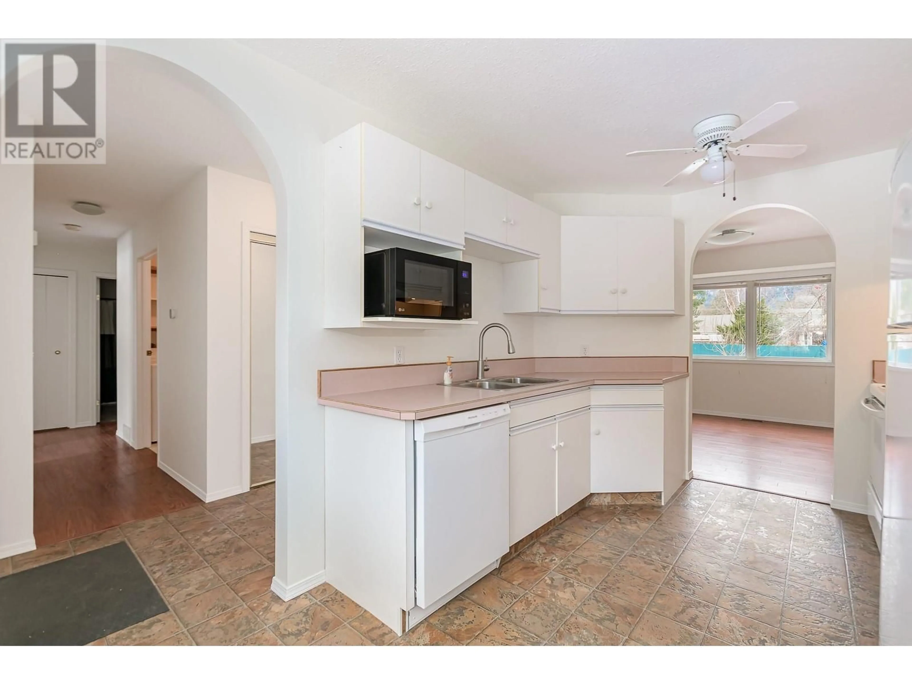 Standard kitchen, ceramic/tile floor for 422 Cottonwood Avenue, Sicamous British Columbia V0E2V1