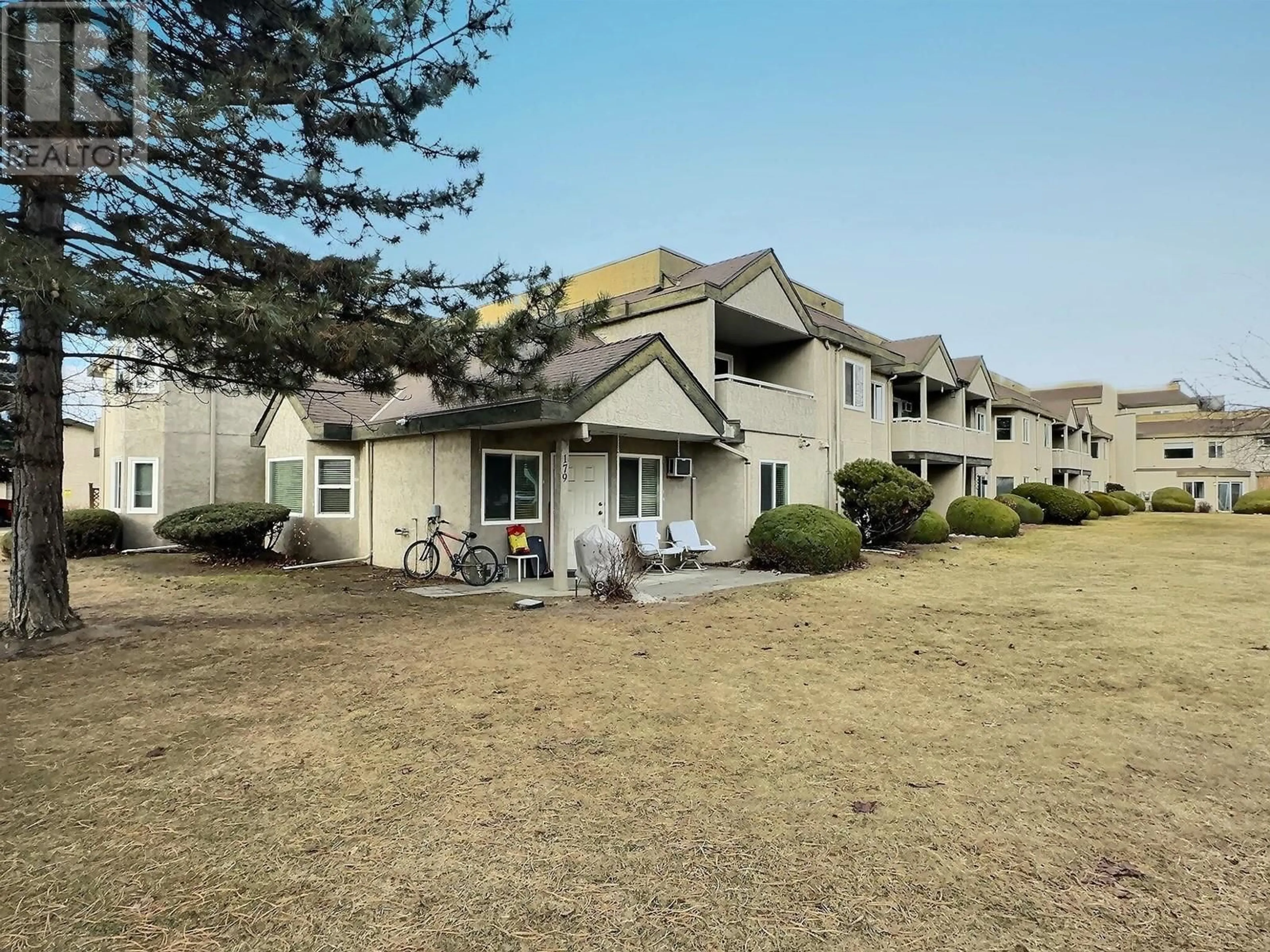 A pic from outside/outdoor area/front of a property/back of a property/a pic from drone, mountain view for 3854 Gordon Drive Unit# 179, Kelowna British Columbia V1W3G4