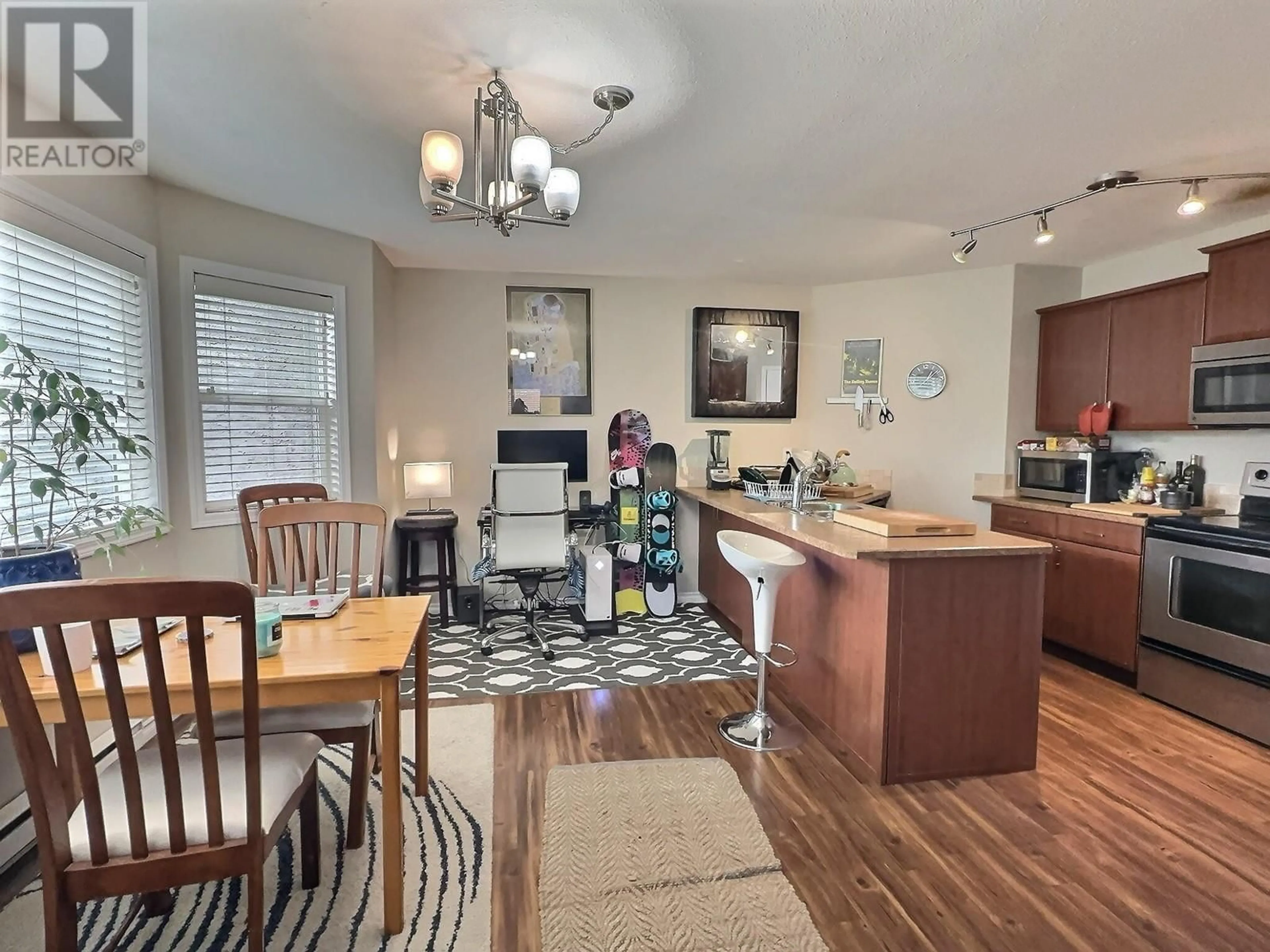 Open concept kitchen, wood/laminate floor for 3854 Gordon Drive Unit# 179, Kelowna British Columbia V1W3G4