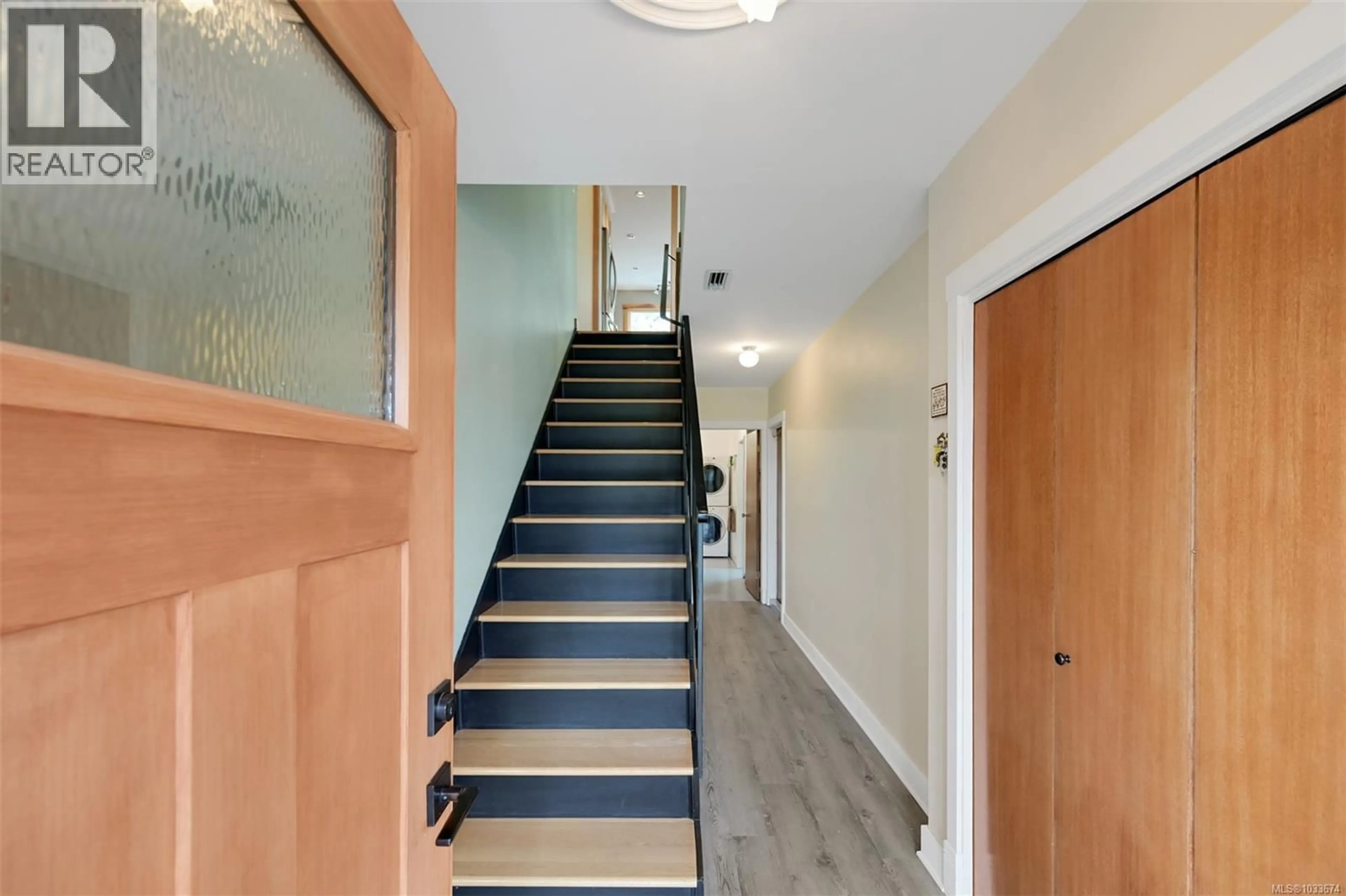 Indoor foyer for 857 ROCKHEIGHTS AVENUE, Esquimalt British Columbia V9A6J5