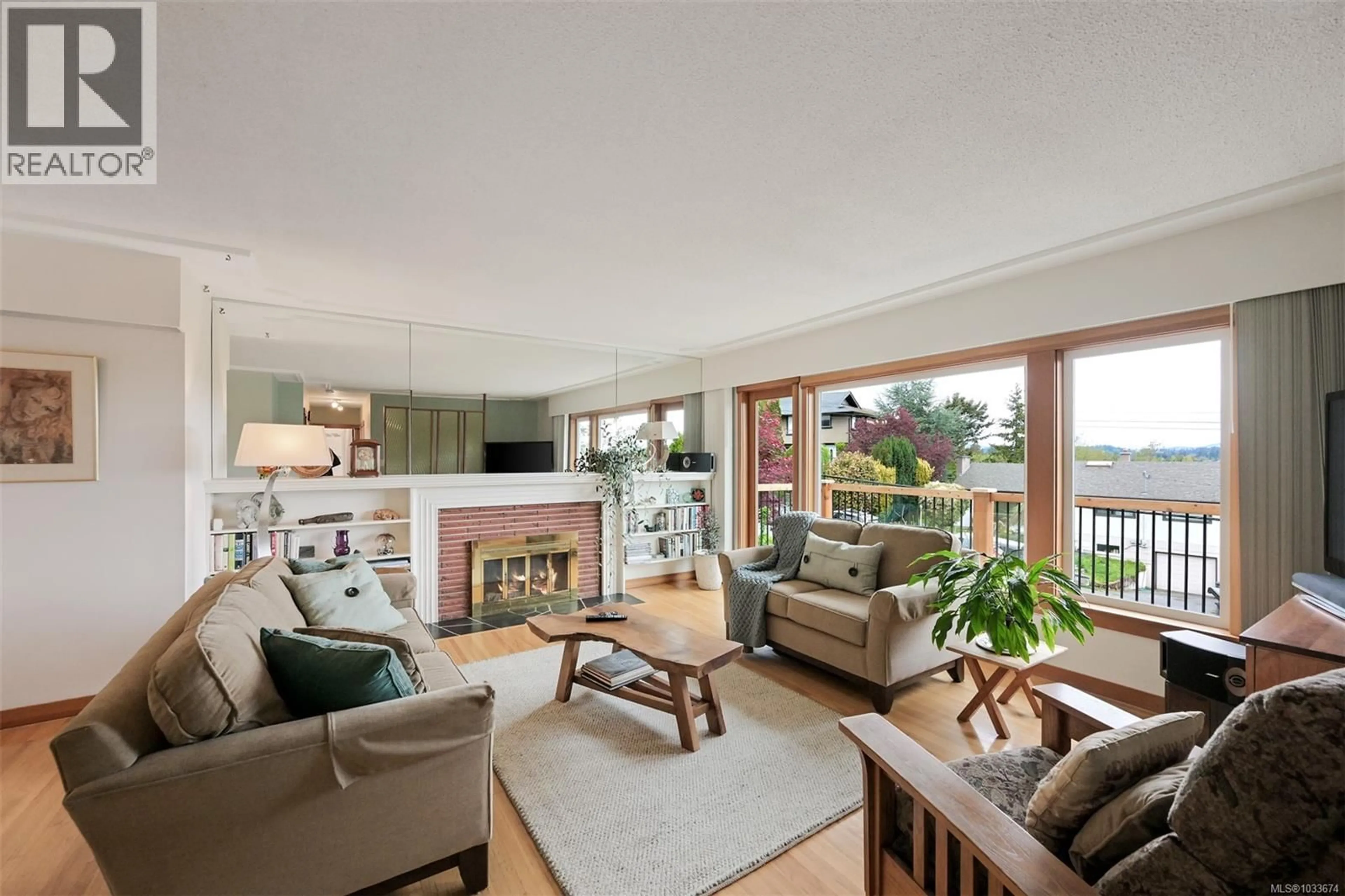 Living room with furniture, unknown for 857 ROCKHEIGHTS AVENUE, Esquimalt British Columbia V9A6J5