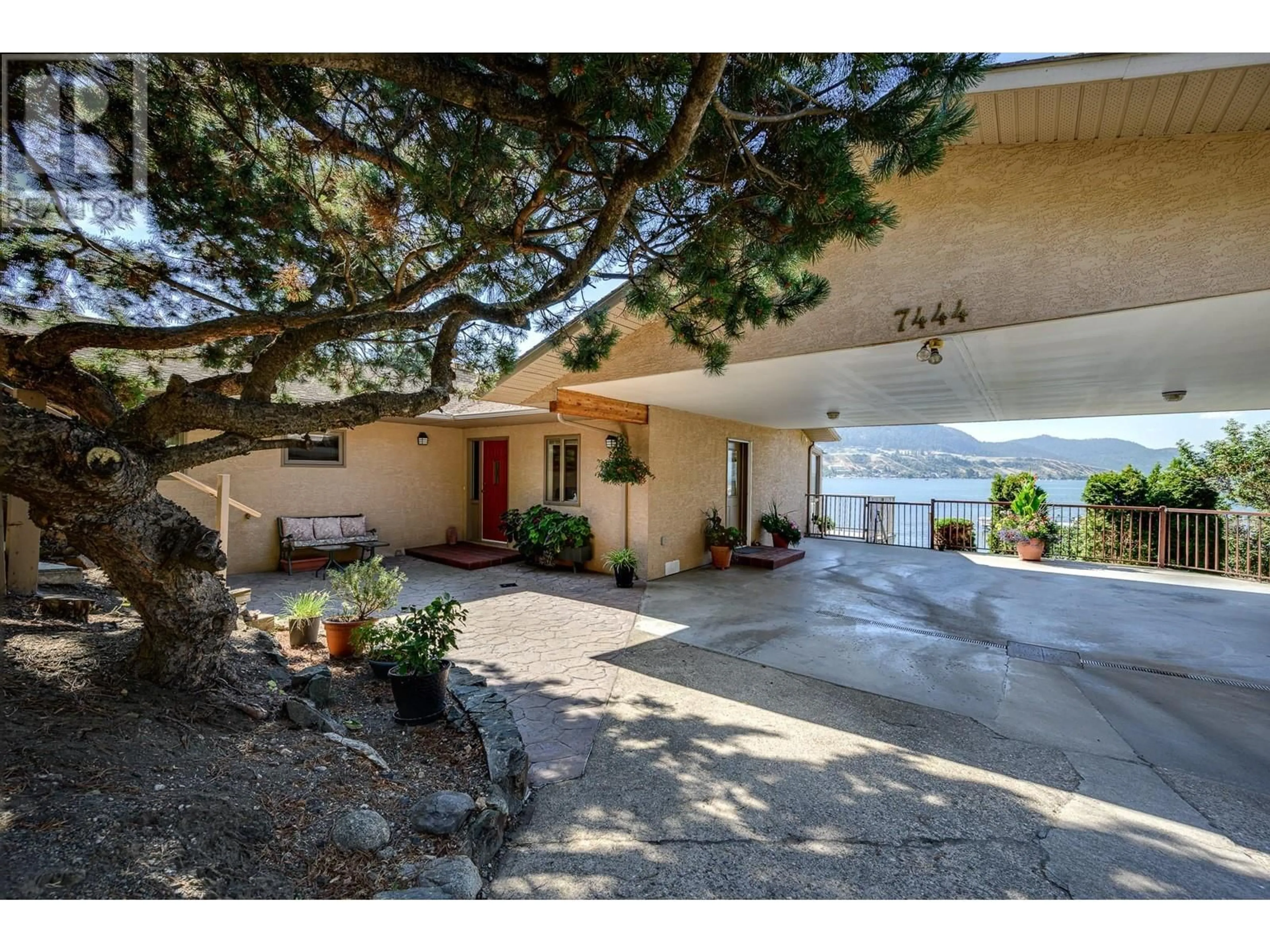 Indoor foyer for 7444 OLD STAMP MILL ROAD, Vernon British Columbia V2H1C3